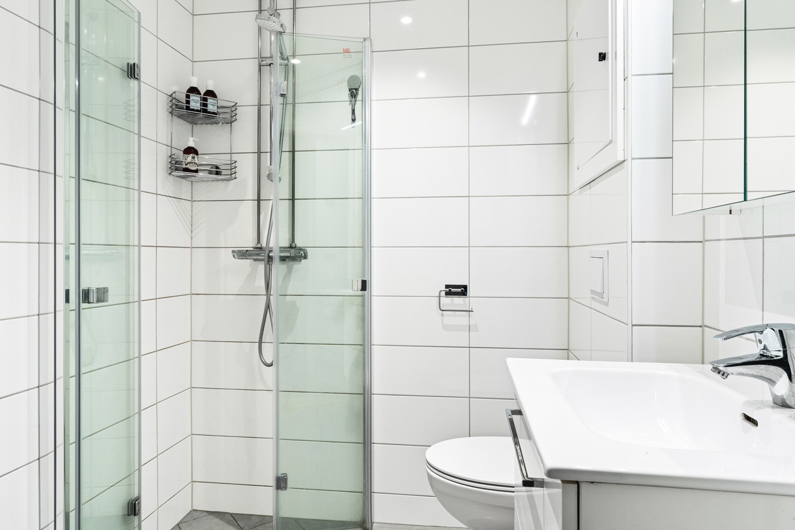 Badet måler 2,8 kvm og ble pusset opp i regi av borettslaget i 2022. Galleribilde