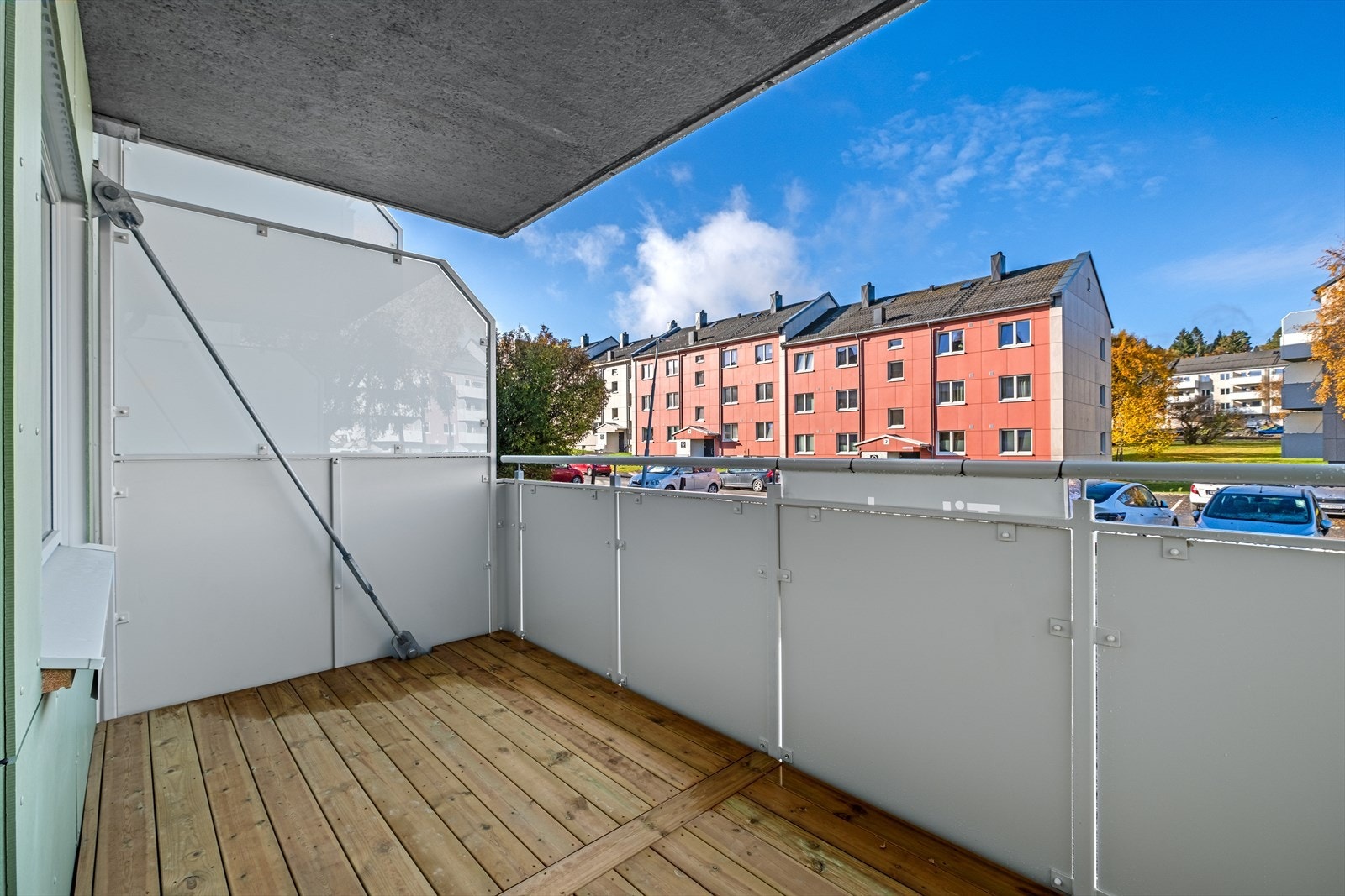 Her bor man flott til i et rolig og veletablert borettslag med gåavstand til butikker, kollektiv transport og Bymarka Galleribilde
