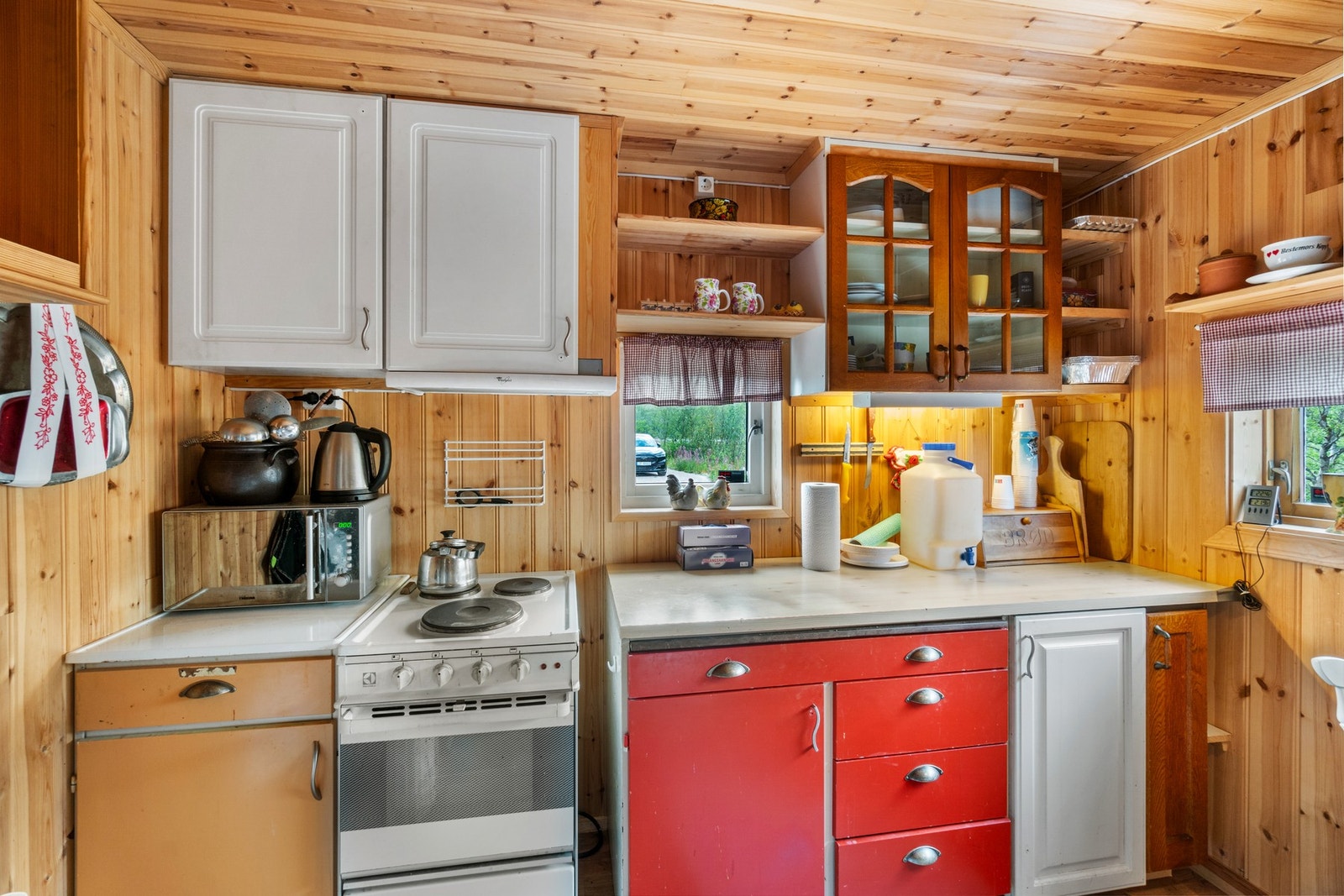 Romslig og praktisk innredning. Galleribilde