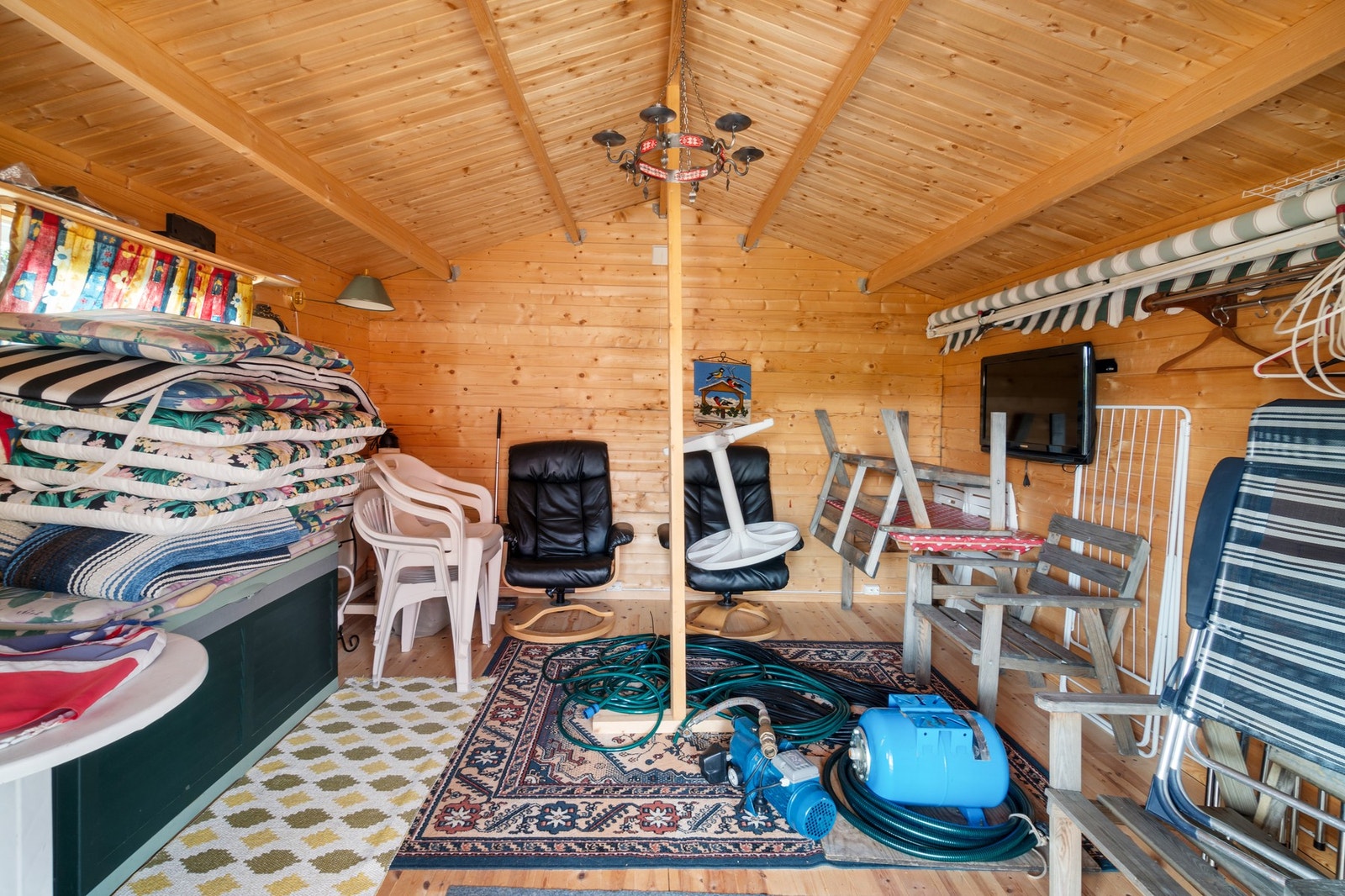 Annekset byr på praktisk lagringspass. Galleribilde