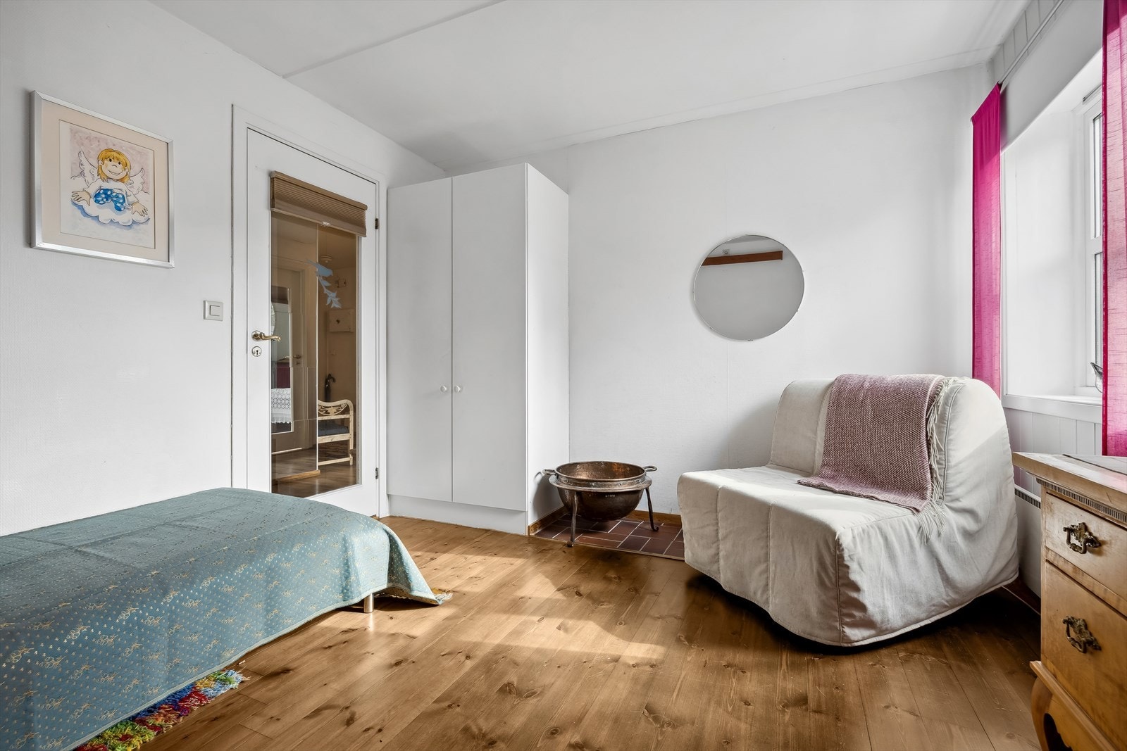 Begge soverommene har god plass til seng med tilhørende møblement. Galleribilde