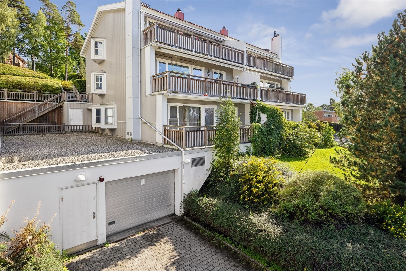 Felles garasje for beboerne. Galleribilde