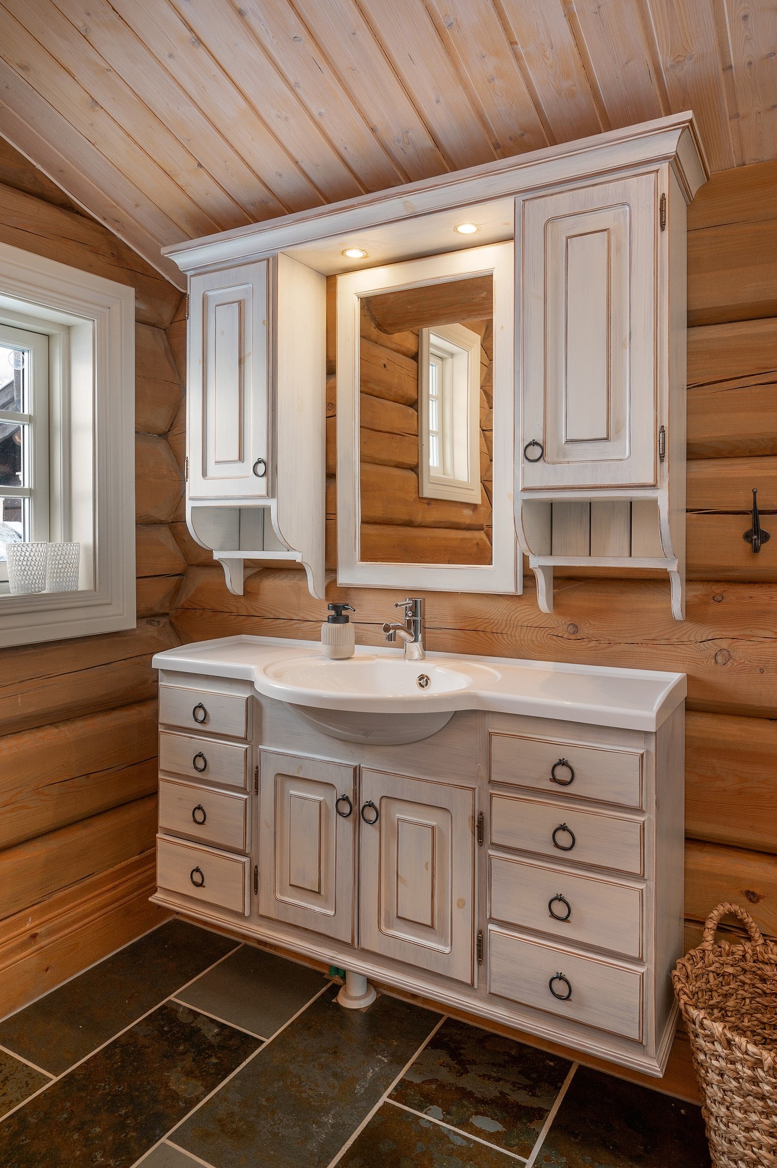 Bad 2. etg Galleribilde