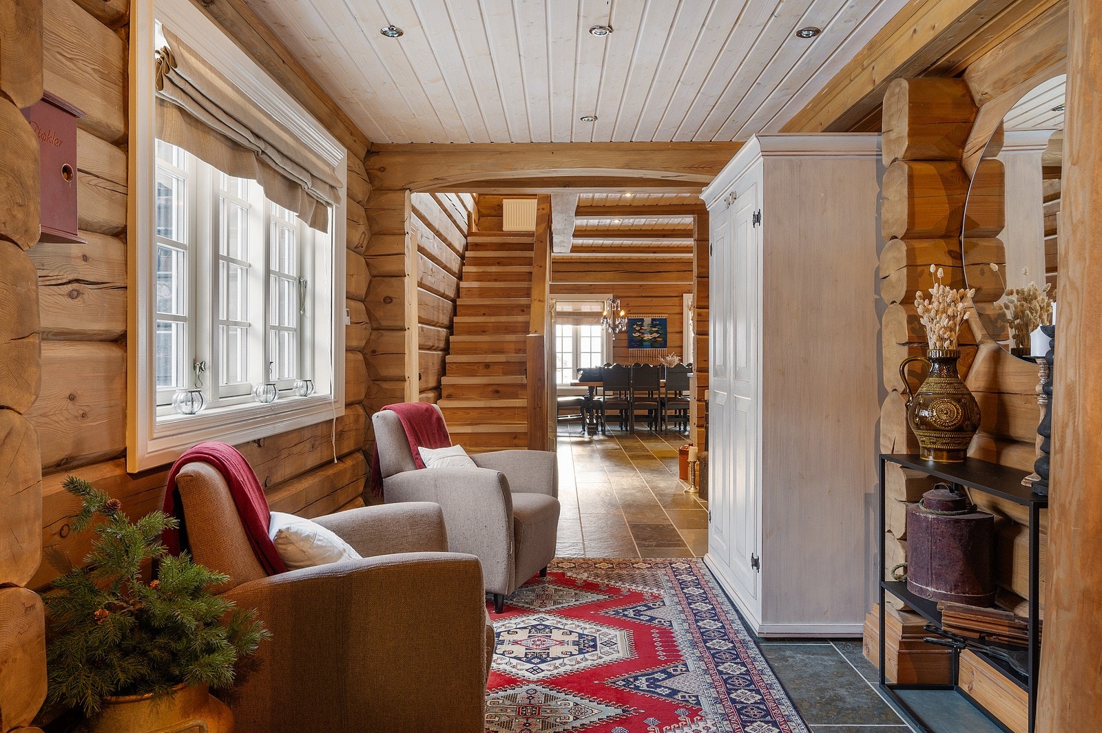 Entre m/trapp til 2.etg Galleribilde