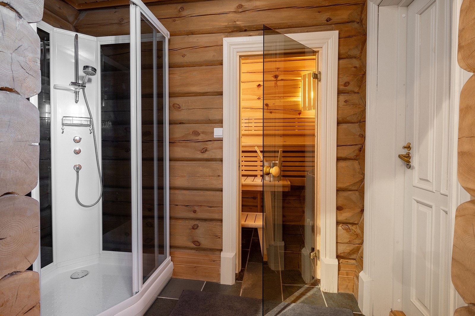 Bad m/ badstue hovedetasje Galleribilde