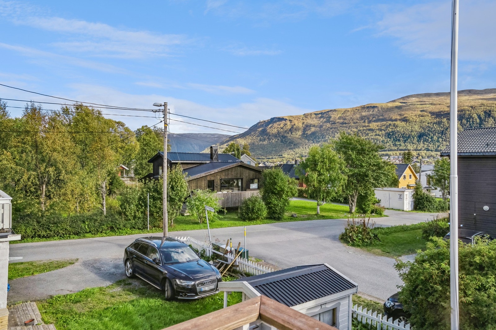 Eiendommen har fine utsiktsforhold mot Fløyfjellet og fjellheisen Galleribilde