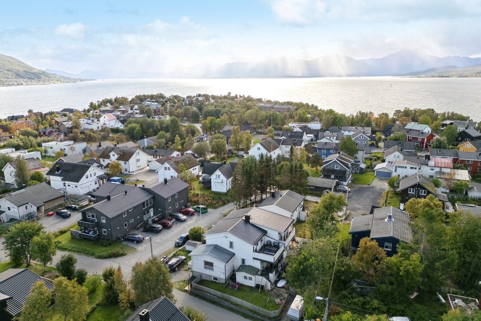 Boligen ligger fint til sør på Tromsøya i et veletablert og attraktivt boligfelt Galleribilde