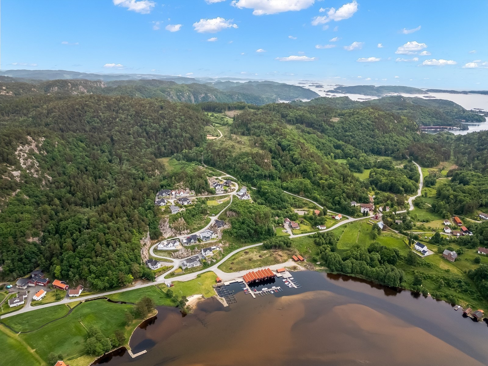 Idyllisk beliggenhet innerst i Snikfjorden Galleribilde