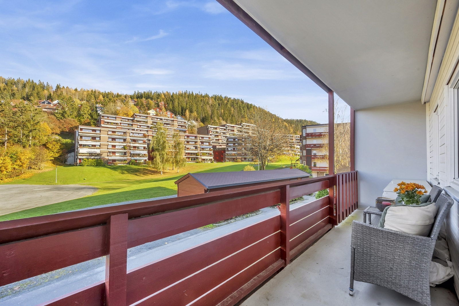 Utgang til terrasse fra kjøkkenet Galleribilde