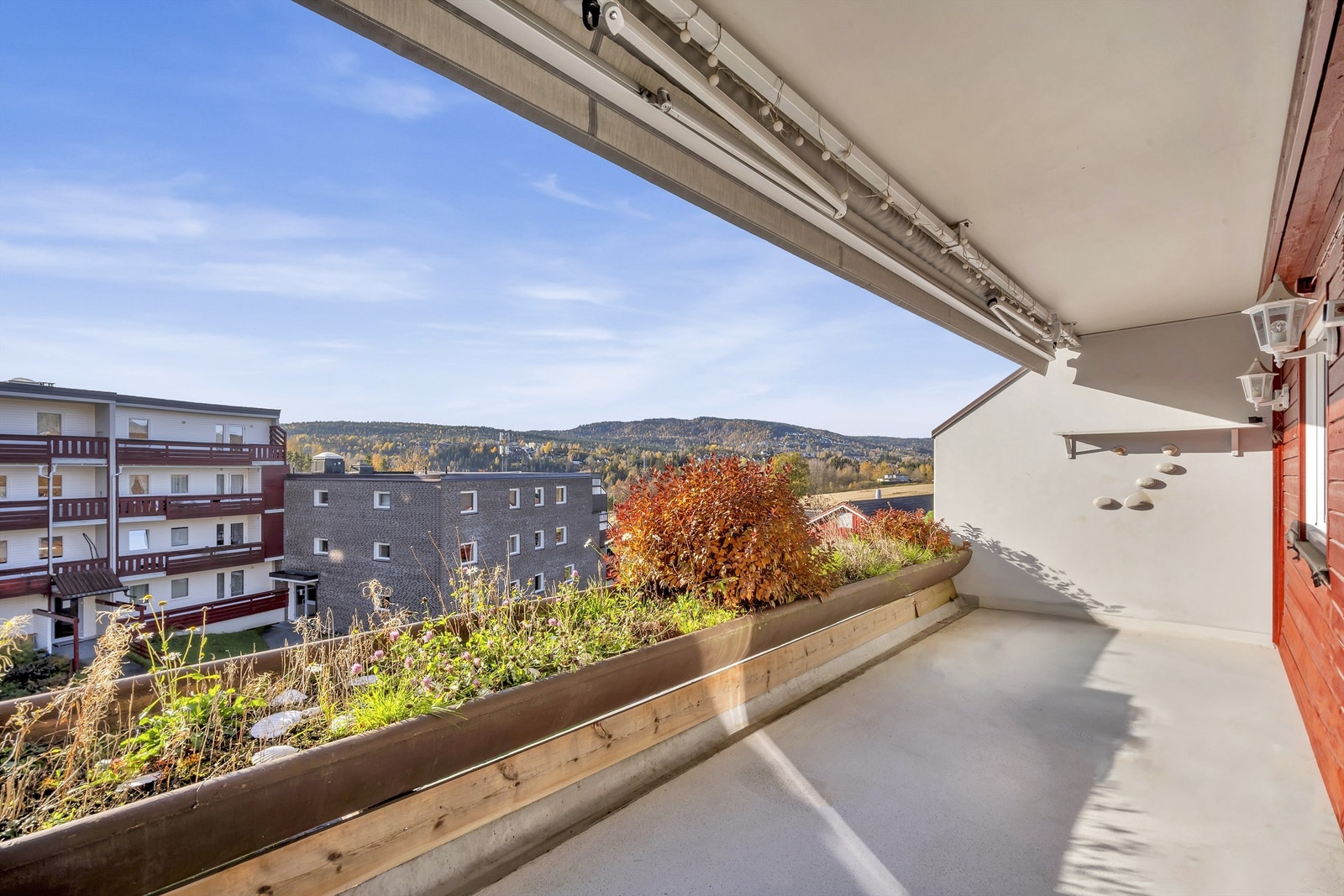 Velkommen til Skollerudveien 45 - En flott 4-roms leilighet med god planløsning bestående av entré, 2 bad, 3 soverom, kjøkken og stue Galleribilde