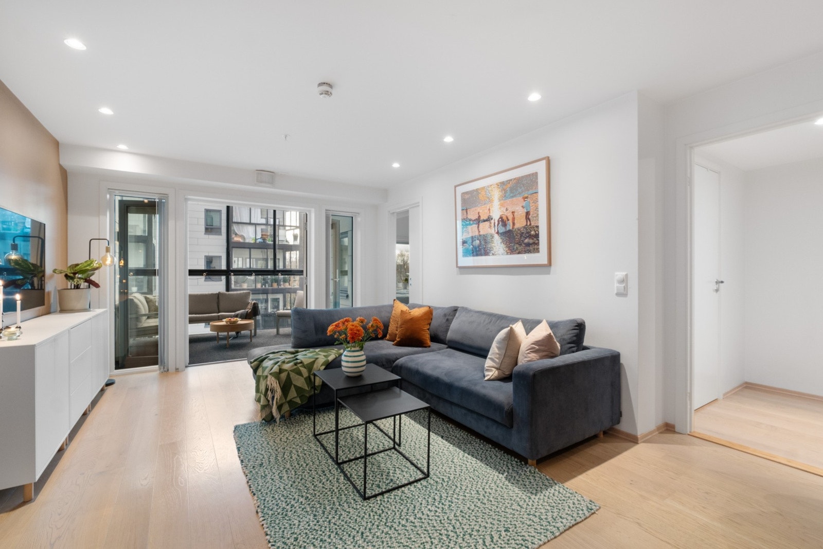 Lys stue, malt i moderne farger. Galleribilde