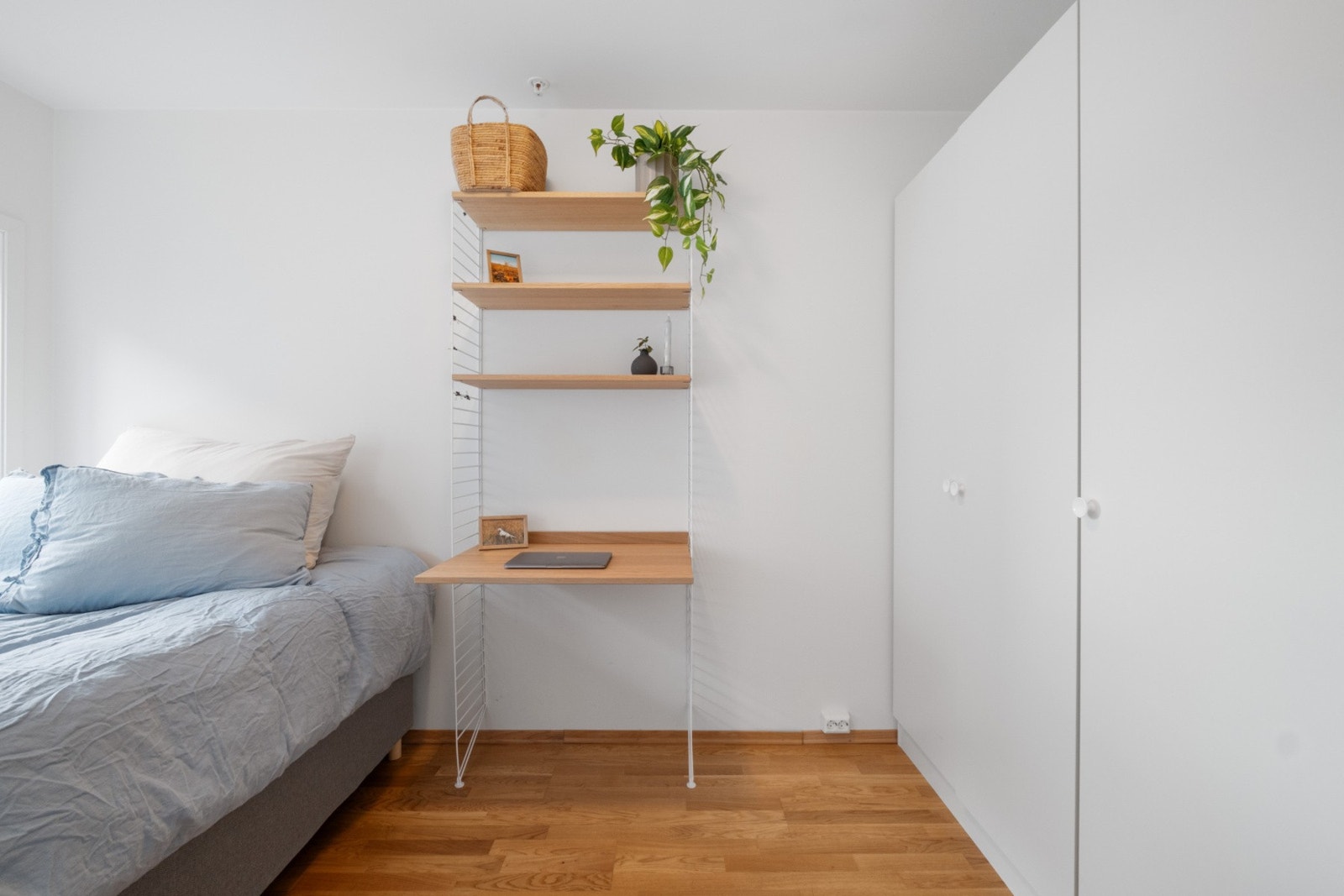 Soverommet har god plass til dobbeltseng og garderobeskap. Galleribilde