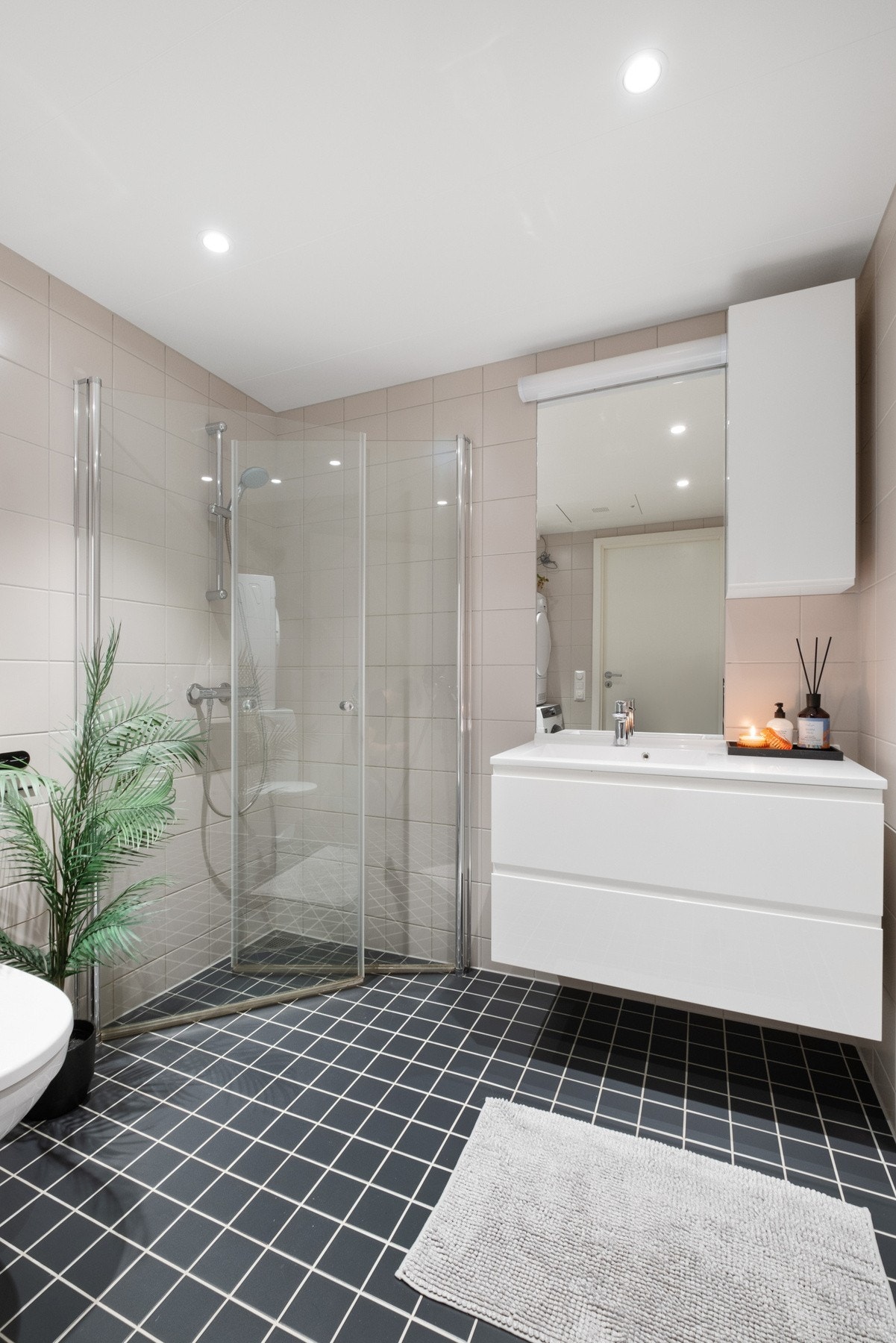 Flislagt bad med varme i gulv. Galleribilde