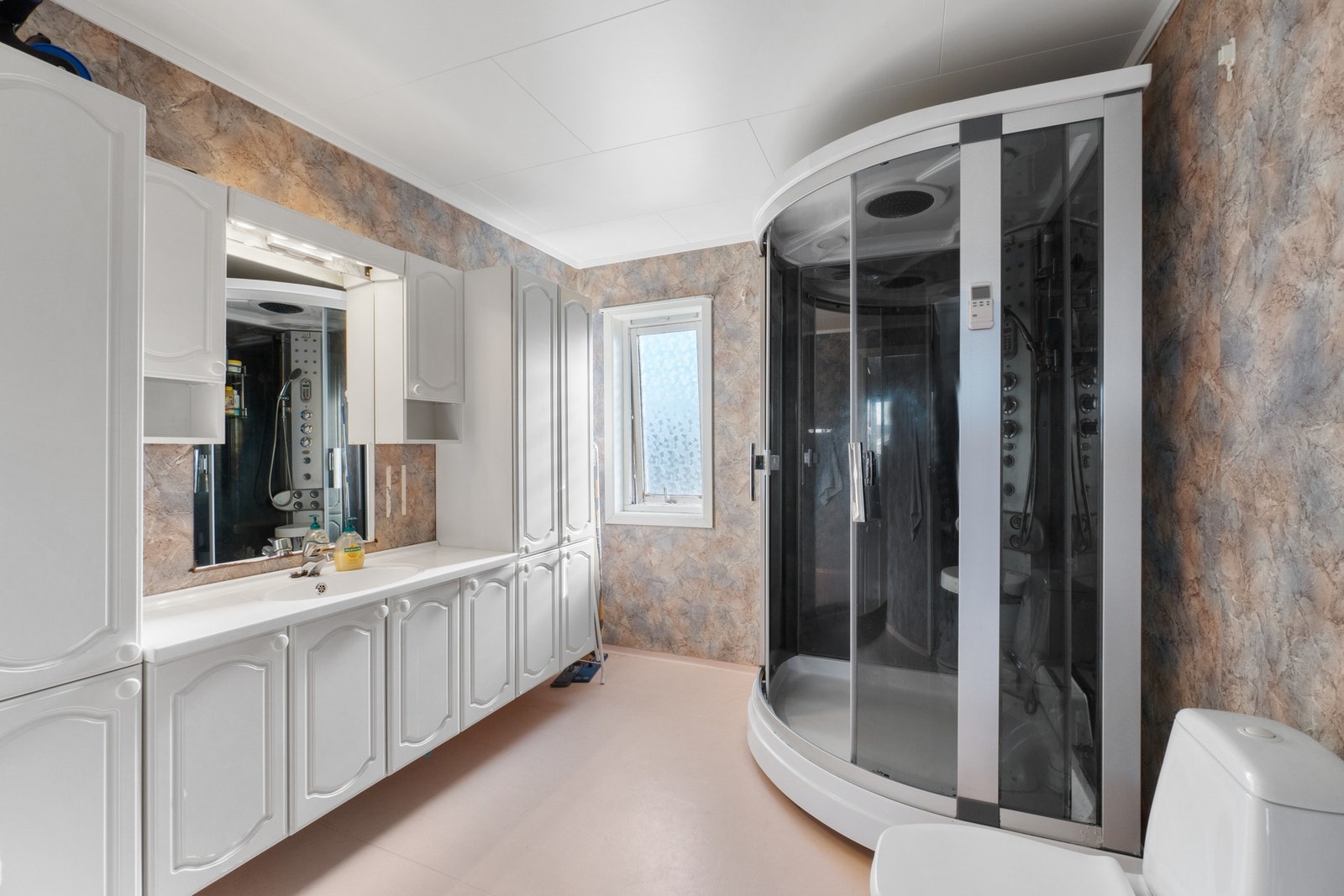 Badet har en fin størrelse. Galleribilde