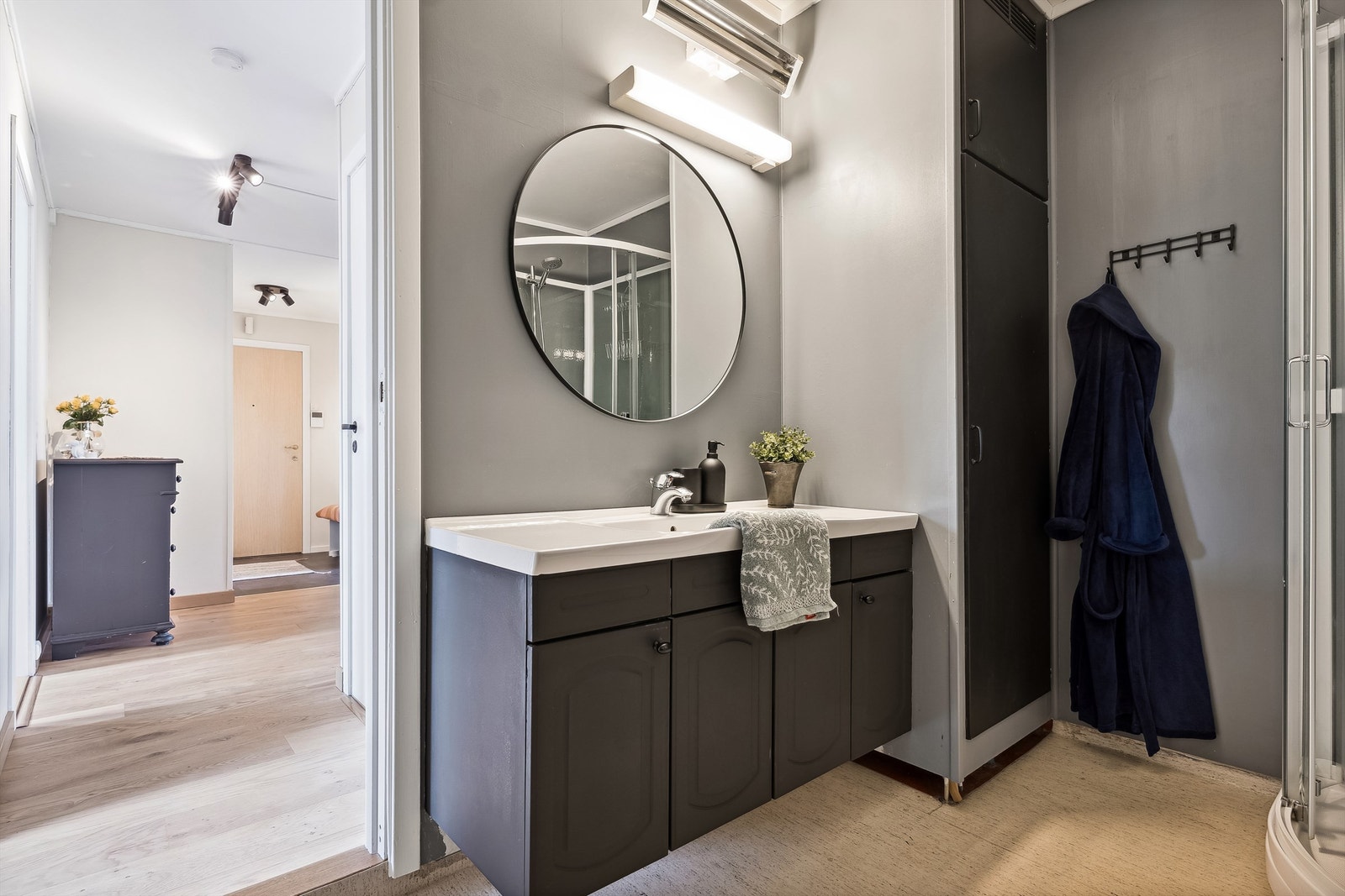 Leiligheten har separat bad og toalettrom Galleribilde