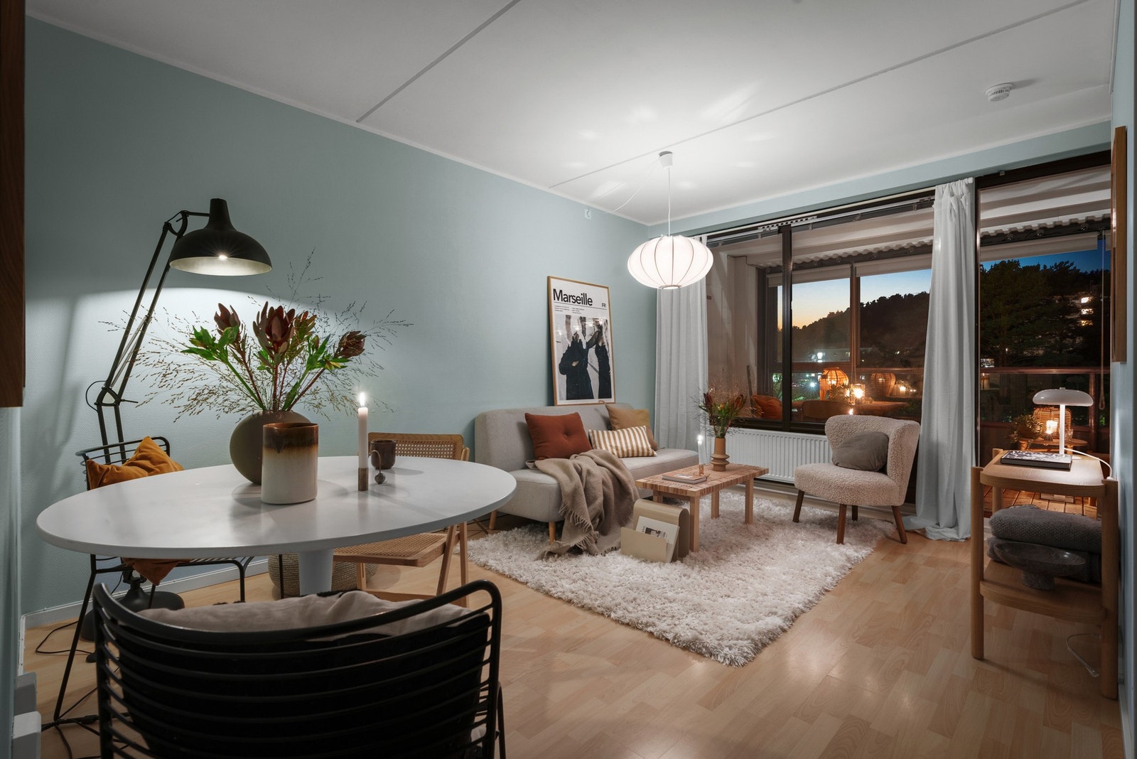 Stuen i kveldsstemning. Galleribilde