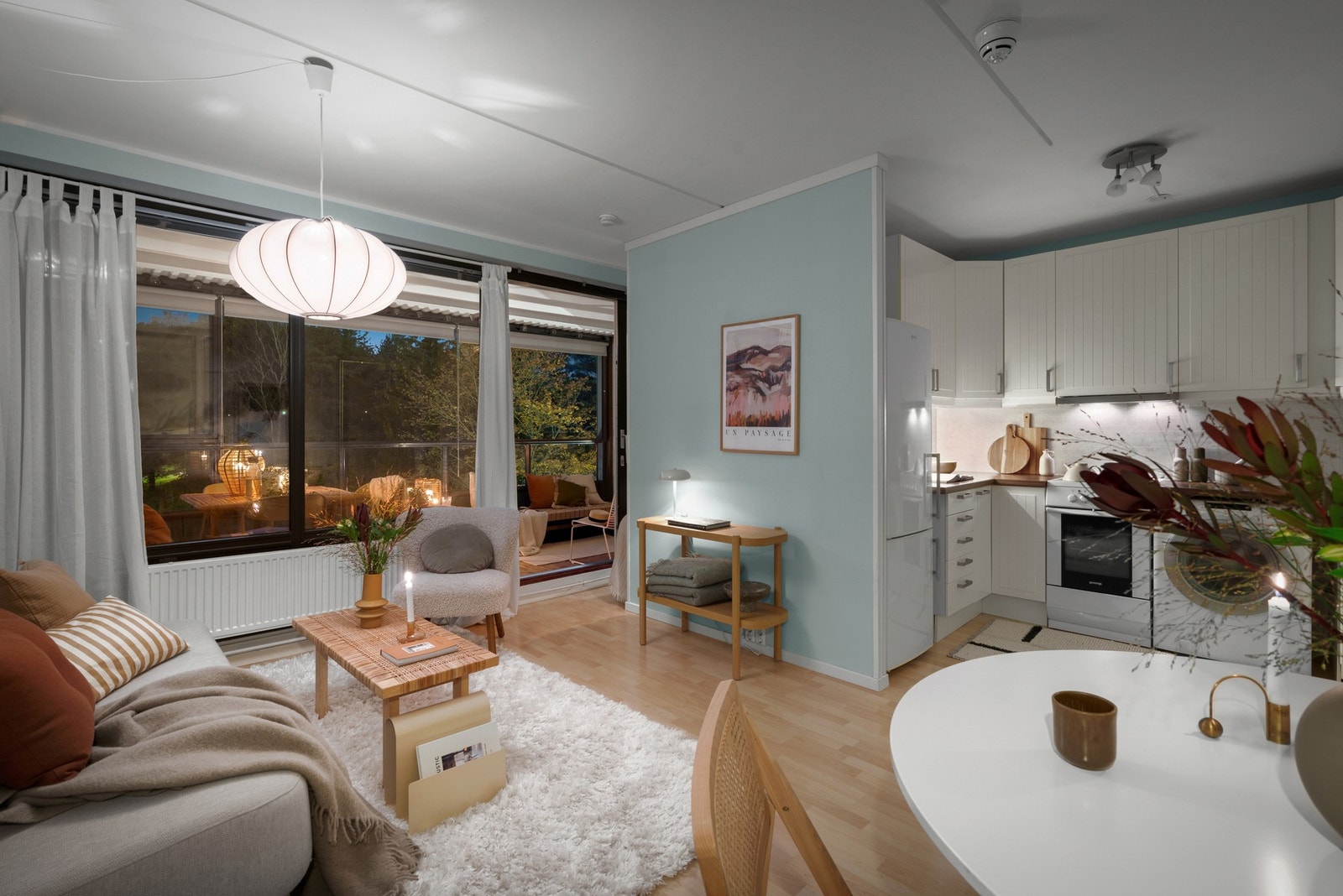 Både oppvarming og varmtvann er inkludert i felleskostnadene i tillegg til fibernett. Galleribilde