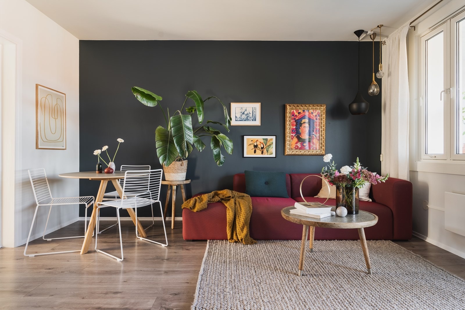 Leiligheten består blant annet av flott 1-stavs gulv og slette overflater på vegger og himling Galleribilde