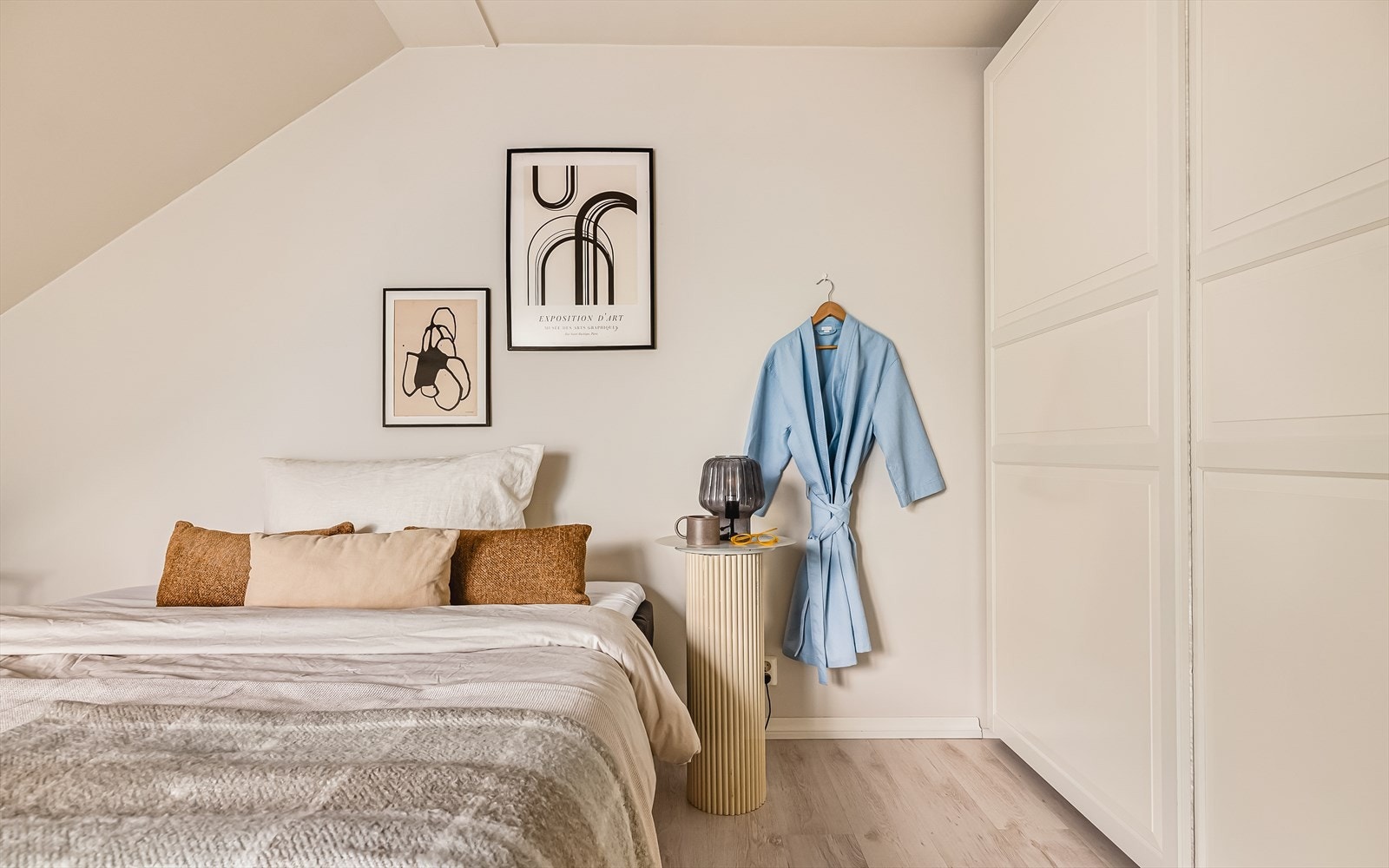 - Malt i moderne farger, som gjør det lett å innrede - Galleribilde