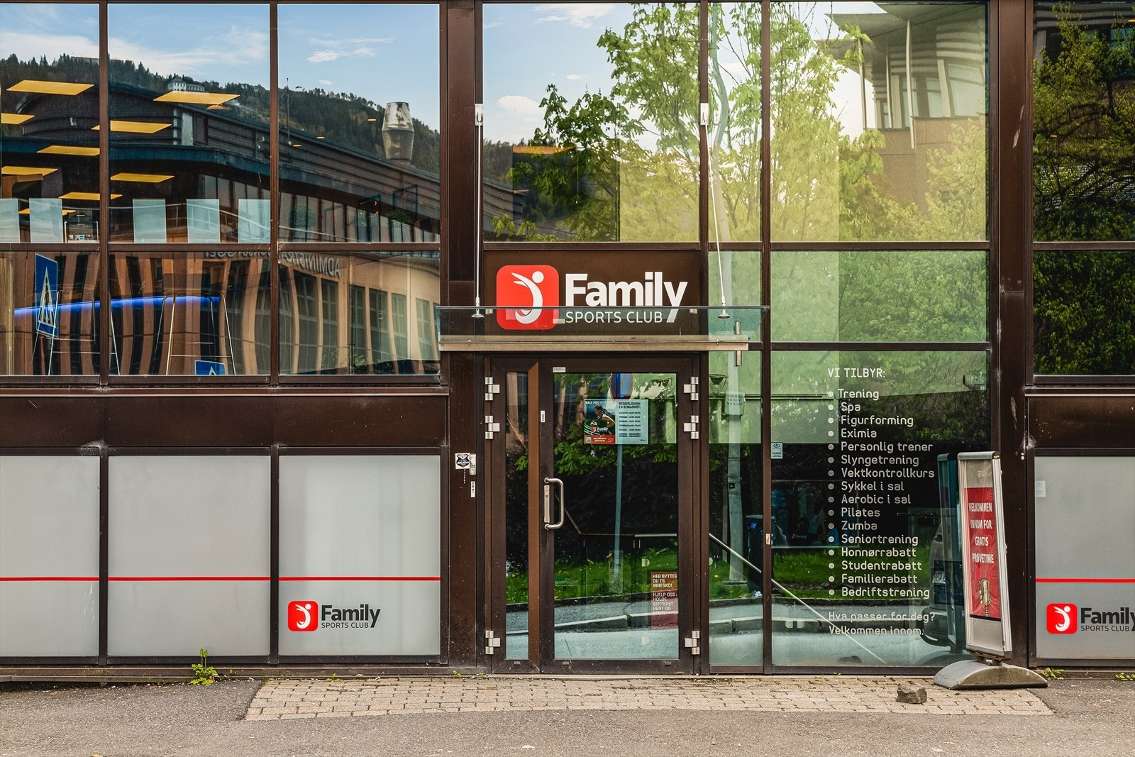 - Det finnes utmerkede muligheter for trening. Her ligger Family Sports Club i bygget ved siden av borettslaget - Galleribilde