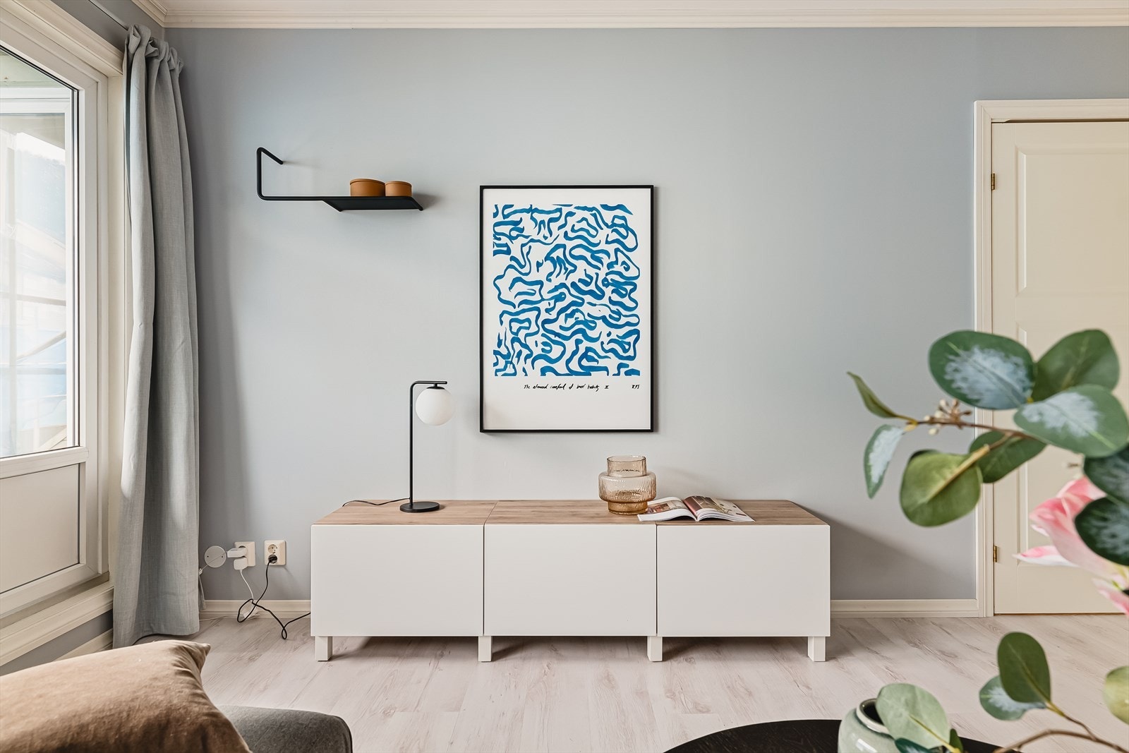 - Her er det god plass til TV av god størrelse - Galleribilde