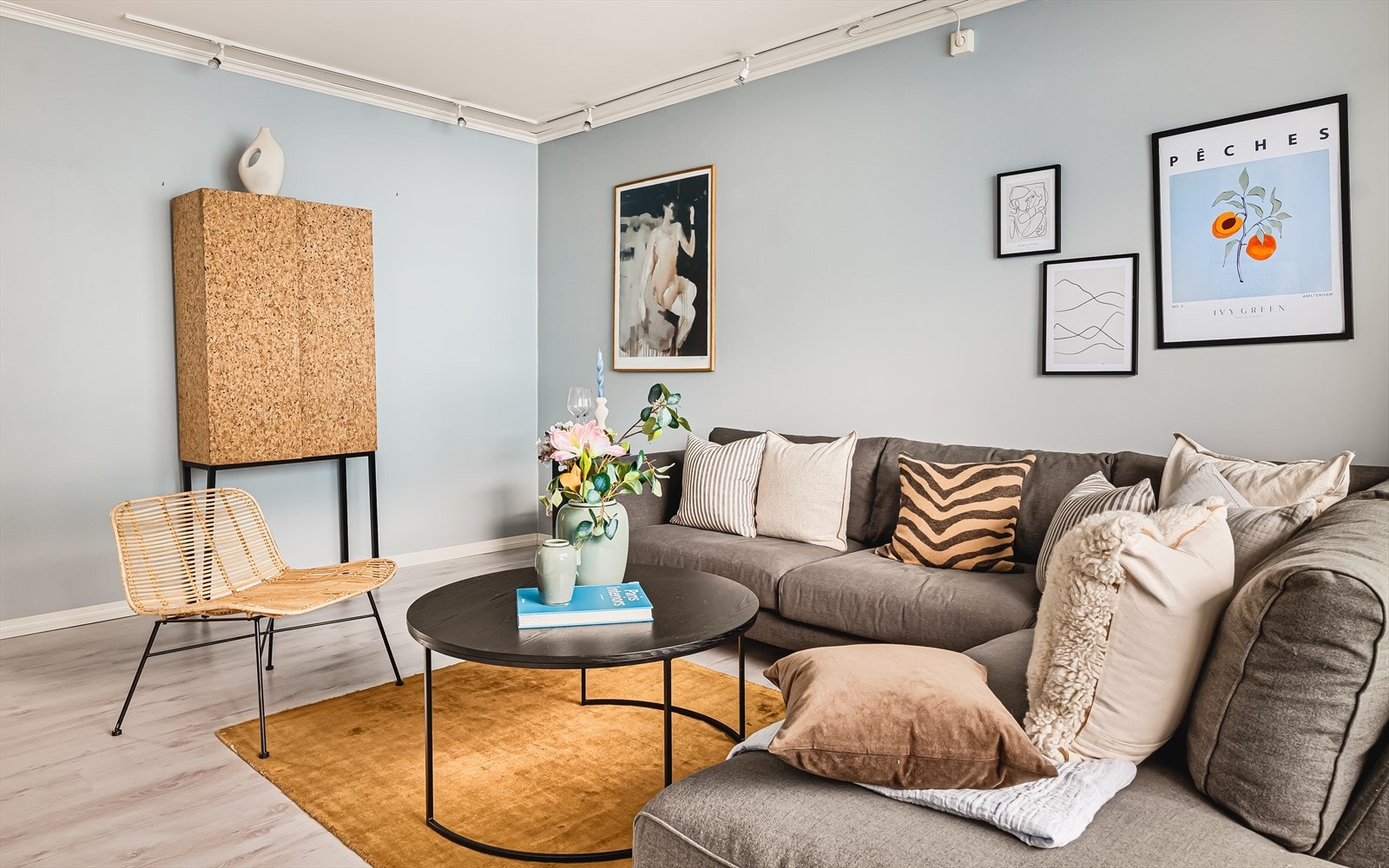 - Leiligheten har gjennomgående laminatgulv - Galleribilde