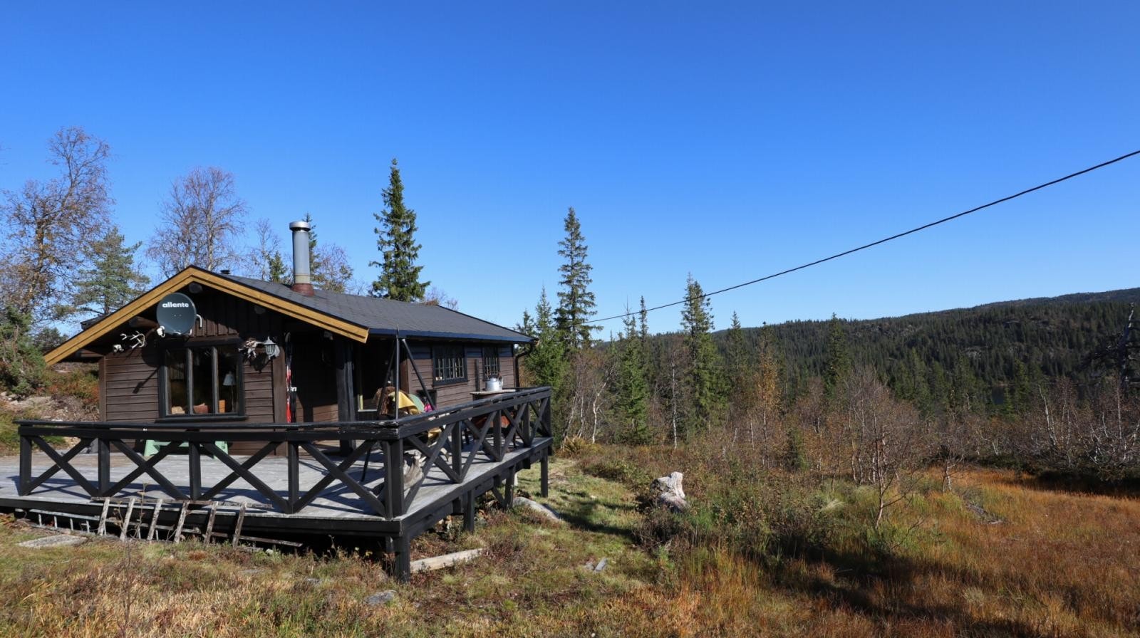 Flott veranda rundt hytta Galleribilde