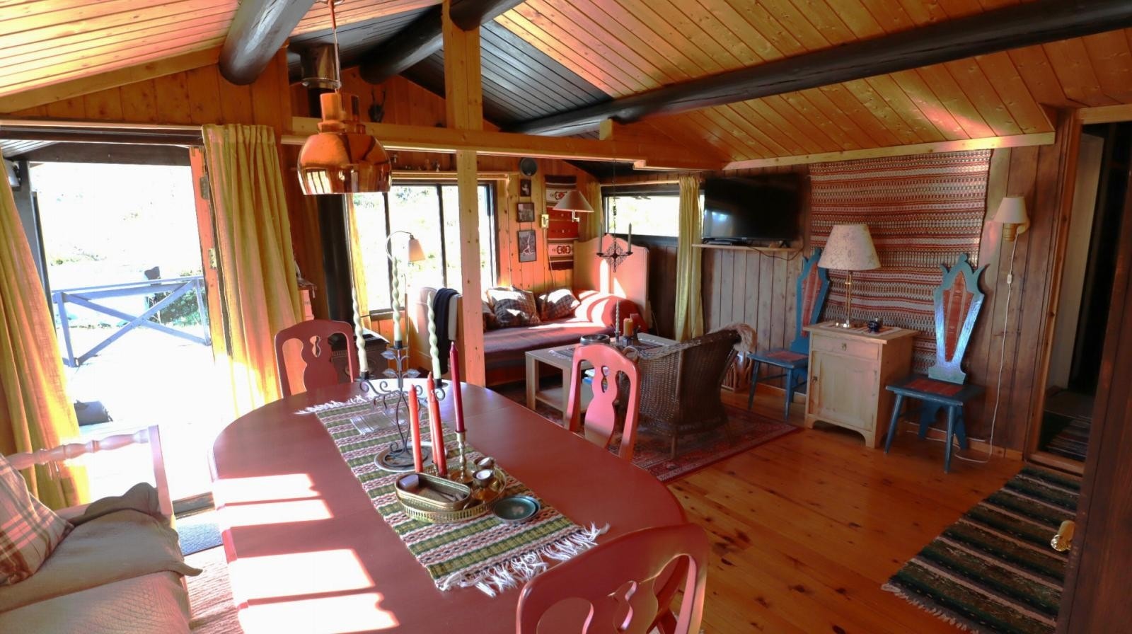 God plass til spisestuegruppe Galleribilde