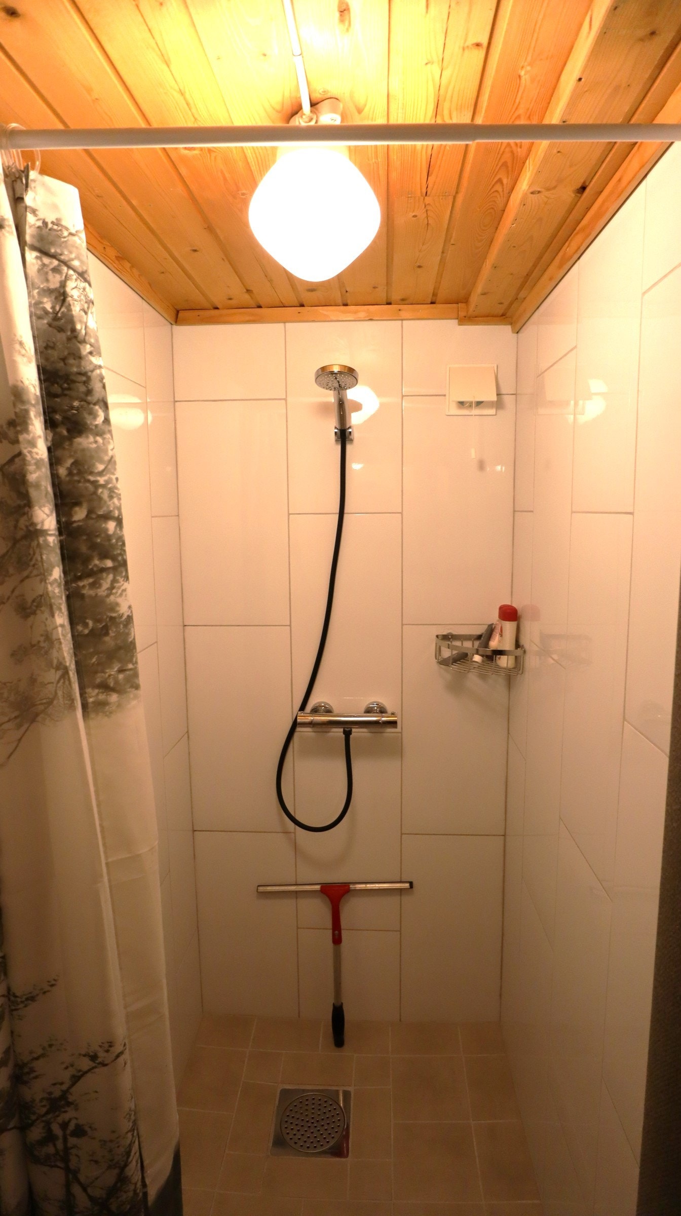 Fra sanitærbygg - dusj, nyoppusset Galleribilde