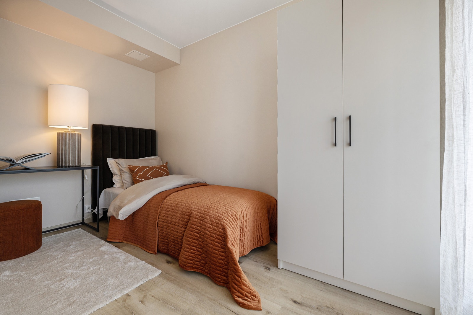 Bilde tatt av en annen leilighet i bygget Galleribilde