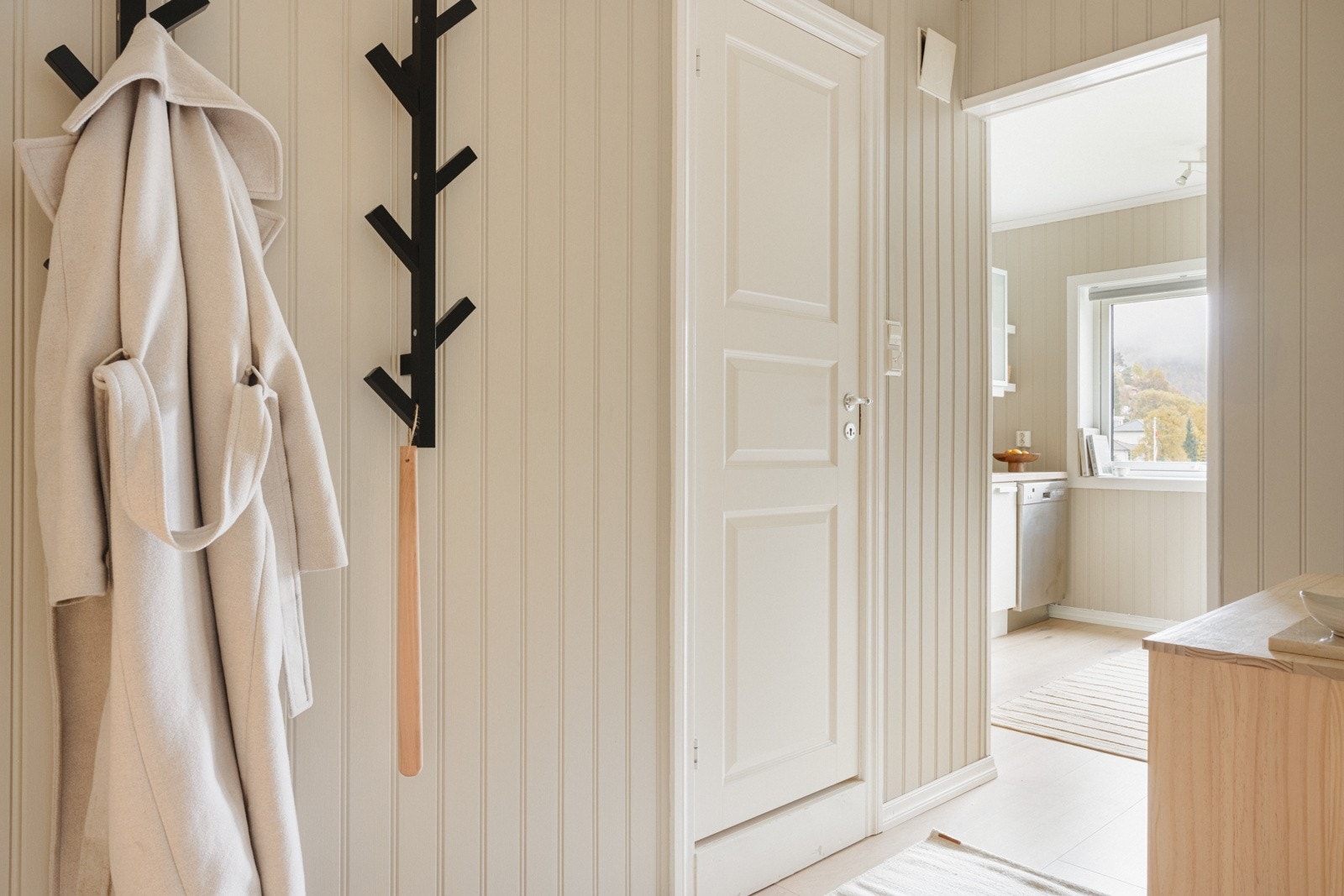 Vi beveger oss videre i leiligheten og inn på kjøkkenet. Galleribilde