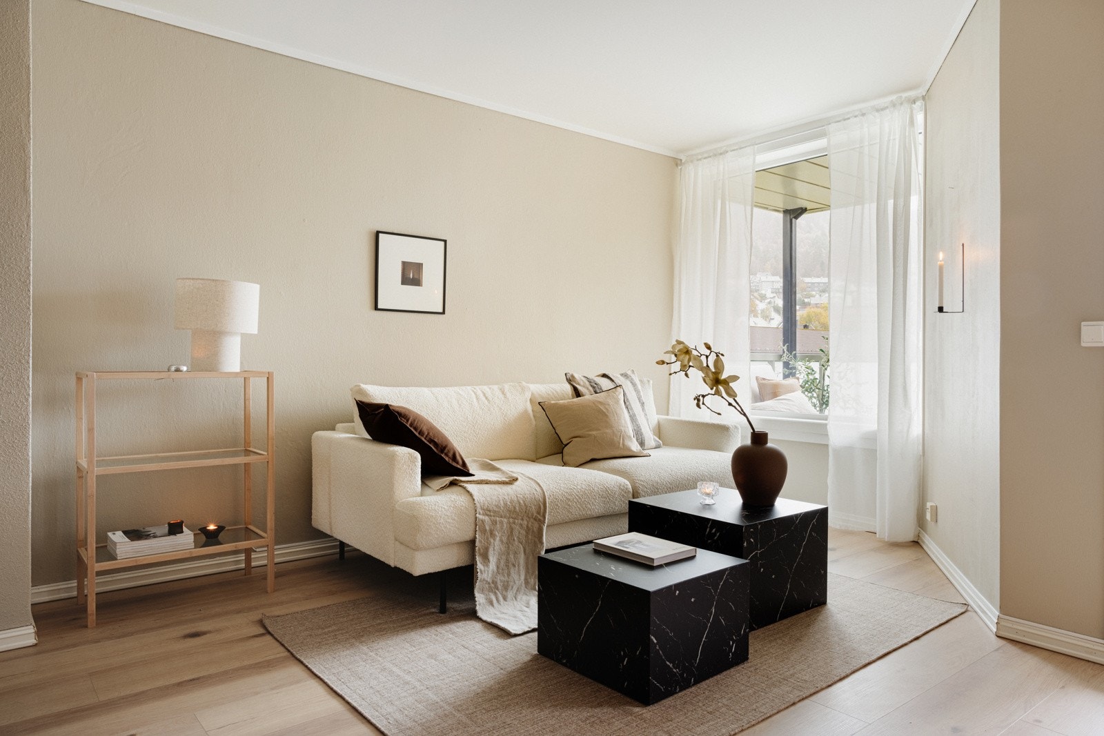 Dette er en lekker 2-roms leilighet med en sør-vestvendt balkong og gode solforhold på dag- og ettermiddagstid. Galleribilde