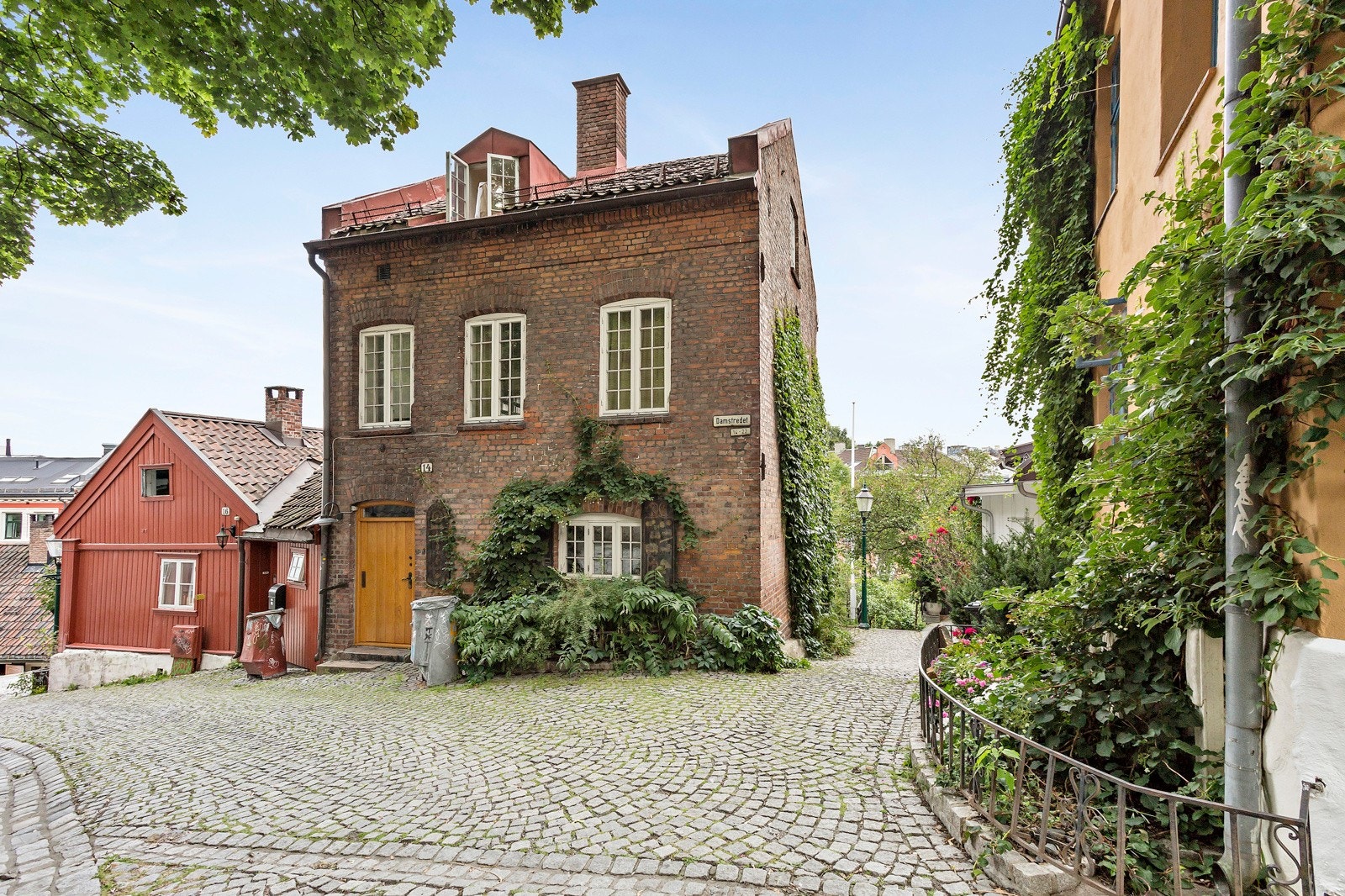 Rett I nærheten ligger Damstredet, kanskje Oslos hyggeligste gate. Galleribilde
