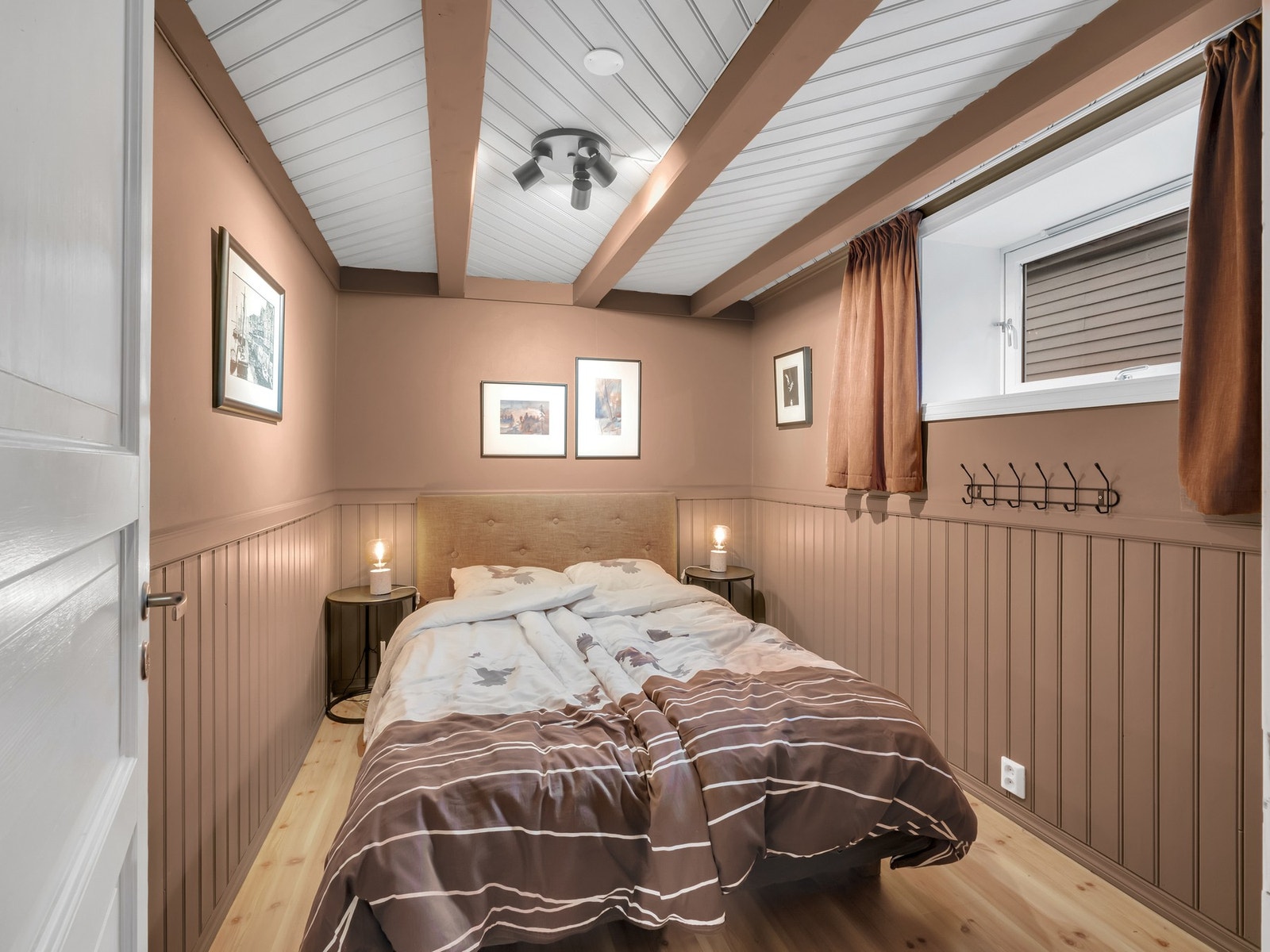 De to soverommene i kjelleren er begge oppmålt til ca. 7,5 kvm. Galleribilde