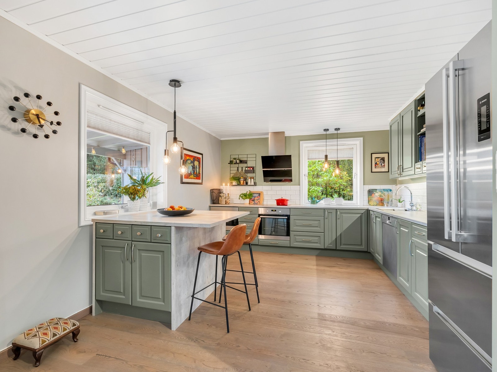 Kvalitetskjøkken levert av Husebykjøkken. Alle hvitevarer følger handelen. Galleribilde