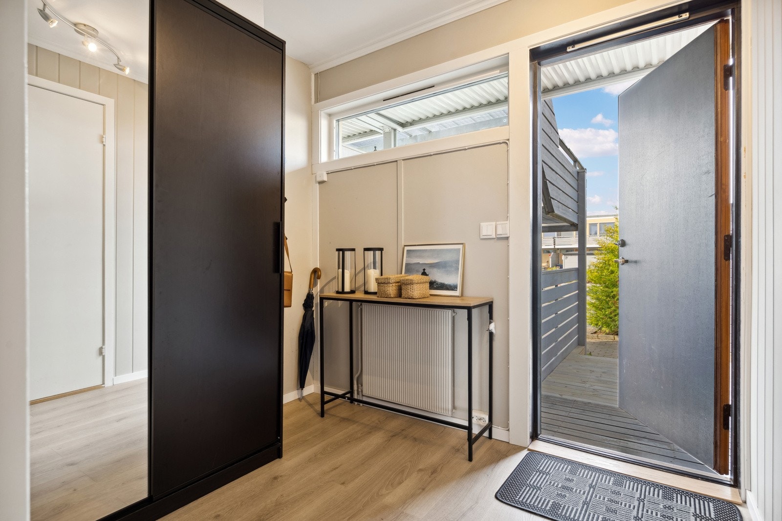 Velkommen inn! Entreen oppleves som åpent og innbydende. Galleribilde