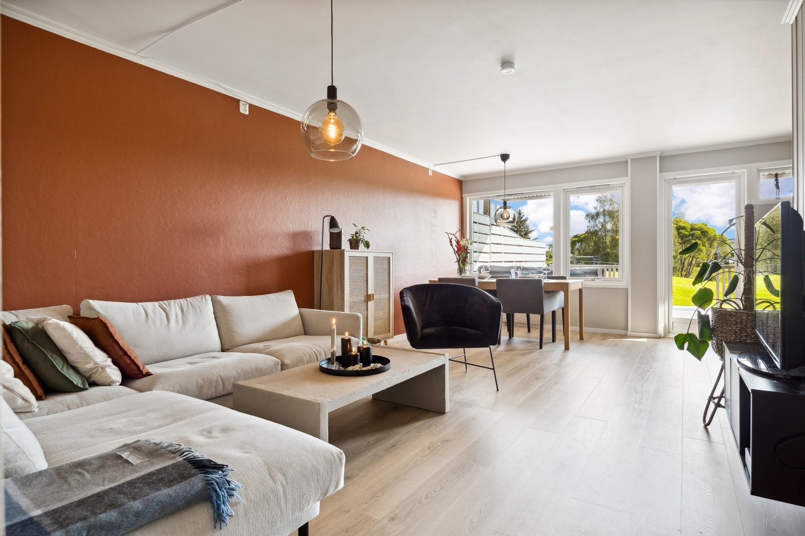 Boligen har en praktisk planløsning, som gir naturlige møbleringssoner. Galleribilde