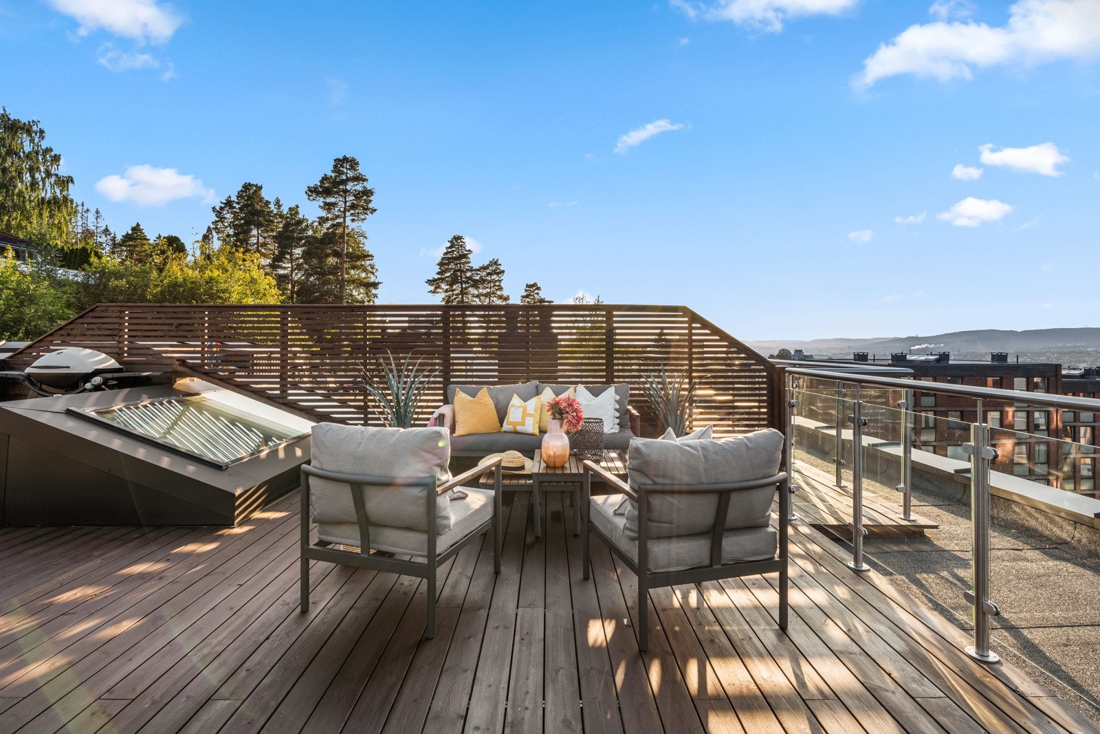 Utsikten er upåklagelig og alt ligger til rette for nytelse av kvalitetstid Galleribilde