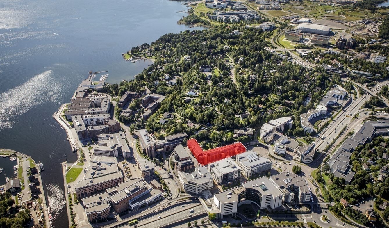 Eiendommen har en av de mest sentrale beliggenhetene på Lysaker - rett ved tog, buss, båt og E18! Galleribilde