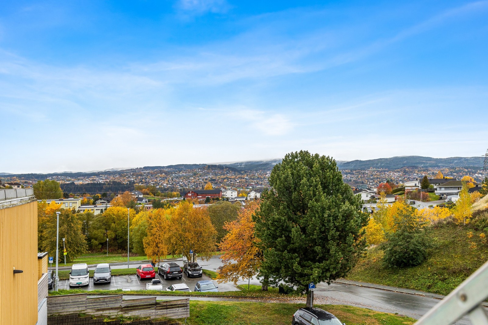 Leiligheten ligger i et meget veldrevet borettslag hvor alle fasiliteter er på plass. Galleribilde