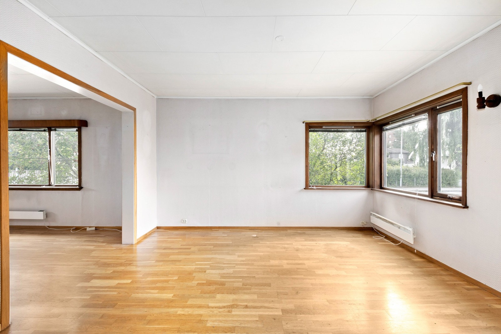 Boligen er oppført i 2 etasjer med kjeller. Galleribilde