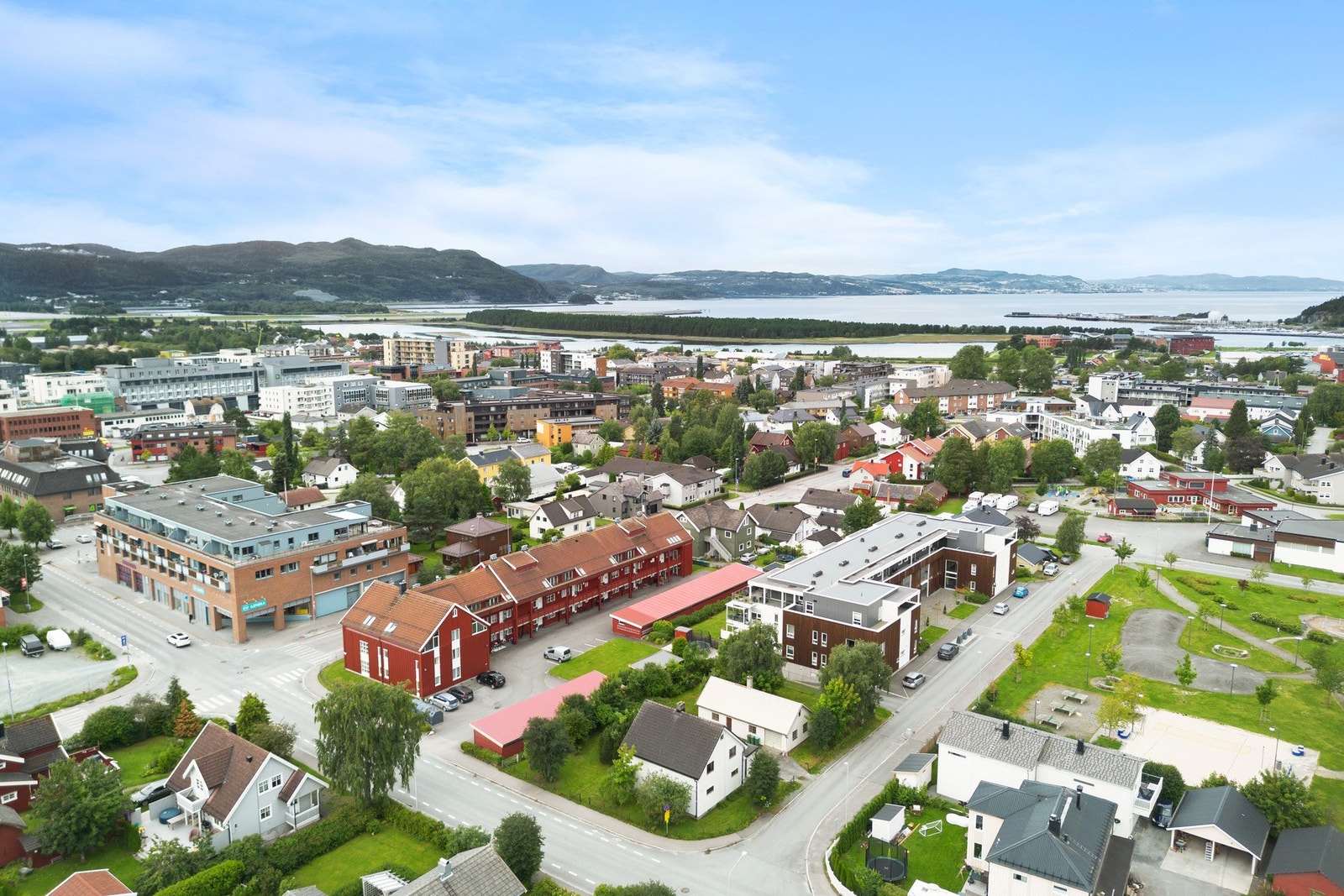 Beliggenhet - rett utenfor sentrumskjernen. Galleribilde