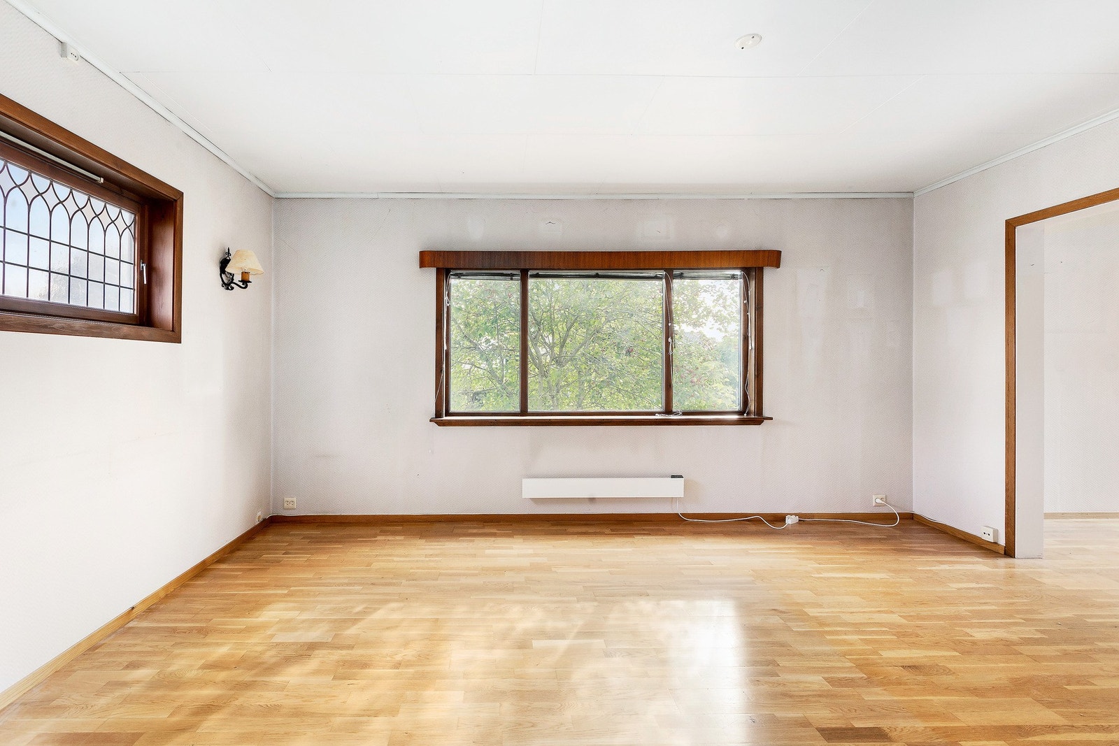 Stuen er adskilt fra kjøkken og måler 35,5 kvm. Galleribilde