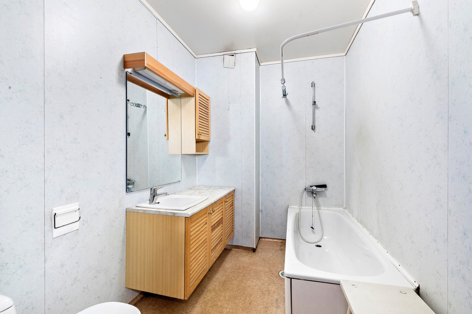 Baderom i 1. etasje på 5 kvm. Galleribilde