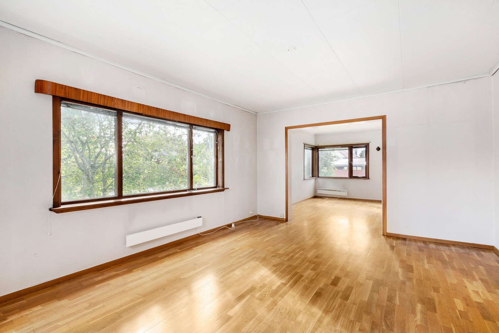 Eldre enebolig som har behov for en kjærlig hånd. Galleribilde