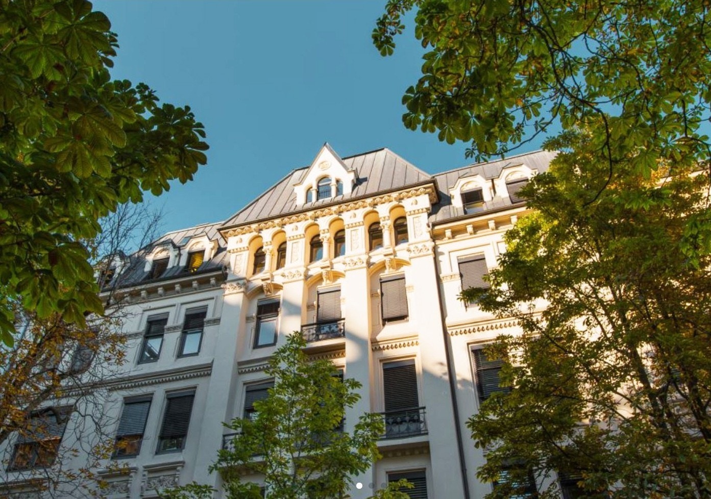 Bygdøy Allé 5, med Solli Plass som nærmeste nabo og kort avstand til Nationaltheatret og offentlig transport. Galleribilde