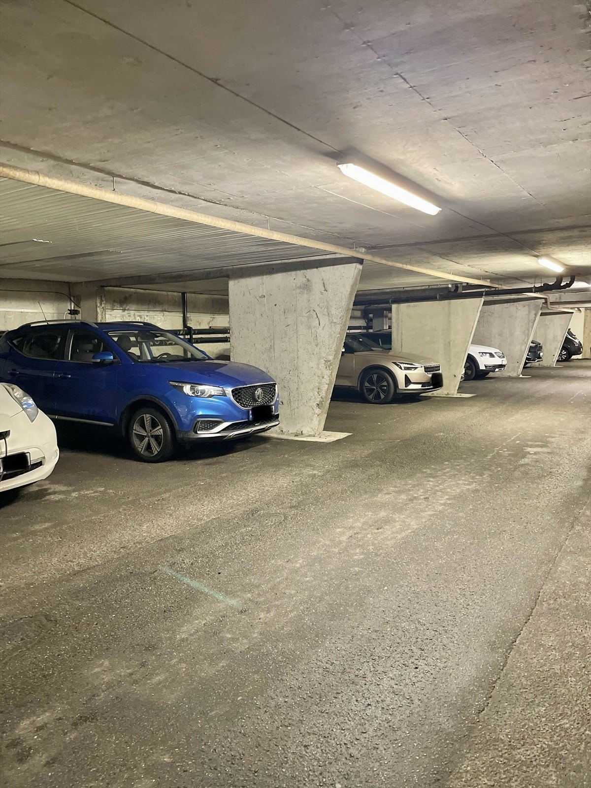 Fast parkeringsplass i felles garasjeanlegg. Mulighet for elbil-lader. Galleribilde
