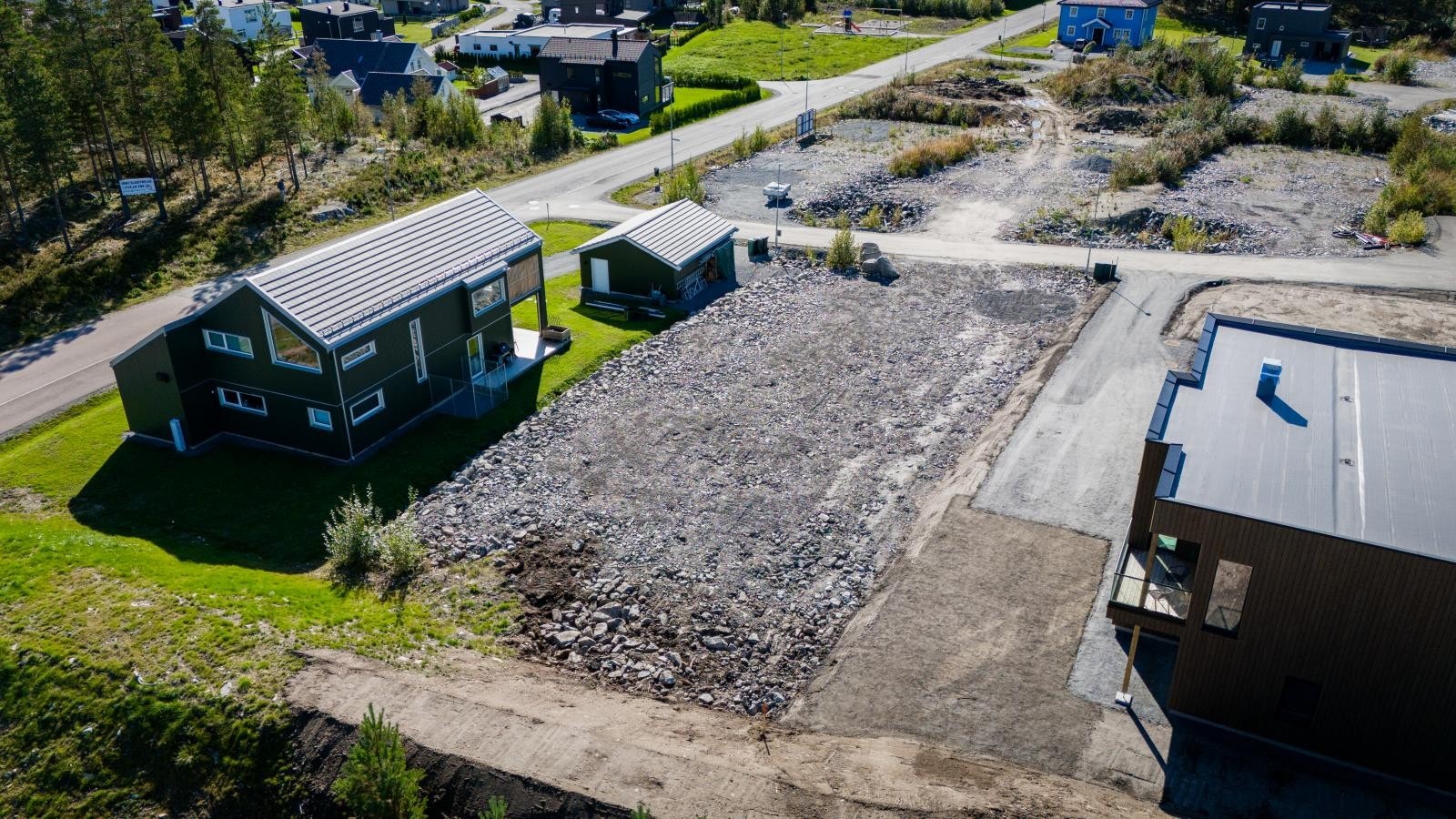 Tomten er grovplanert og krever lite før man kan begynne å bygge. Galleribilde