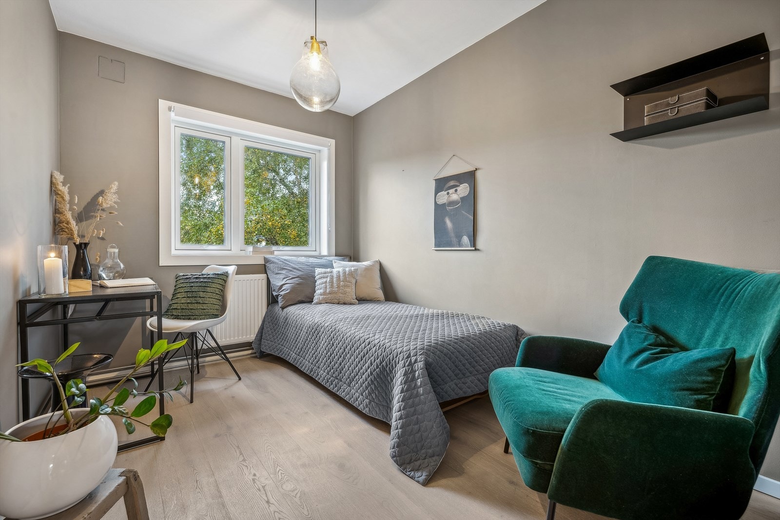 Leilighetens soveværelse nr. 2 er også av god størrelse og egner seg perfekt som et barne-/gjesteværelse Galleribilde