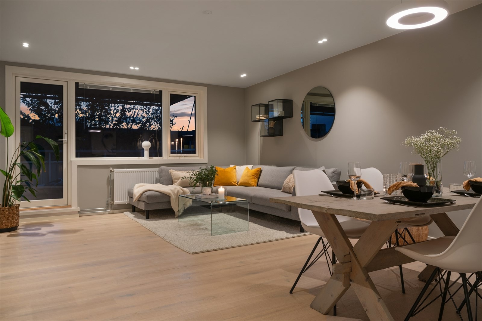 Leiligheten egner seg perfekt for selskap, og er her det bare å glede seg til hyggelige kvelder med venner og familie! Galleribilde